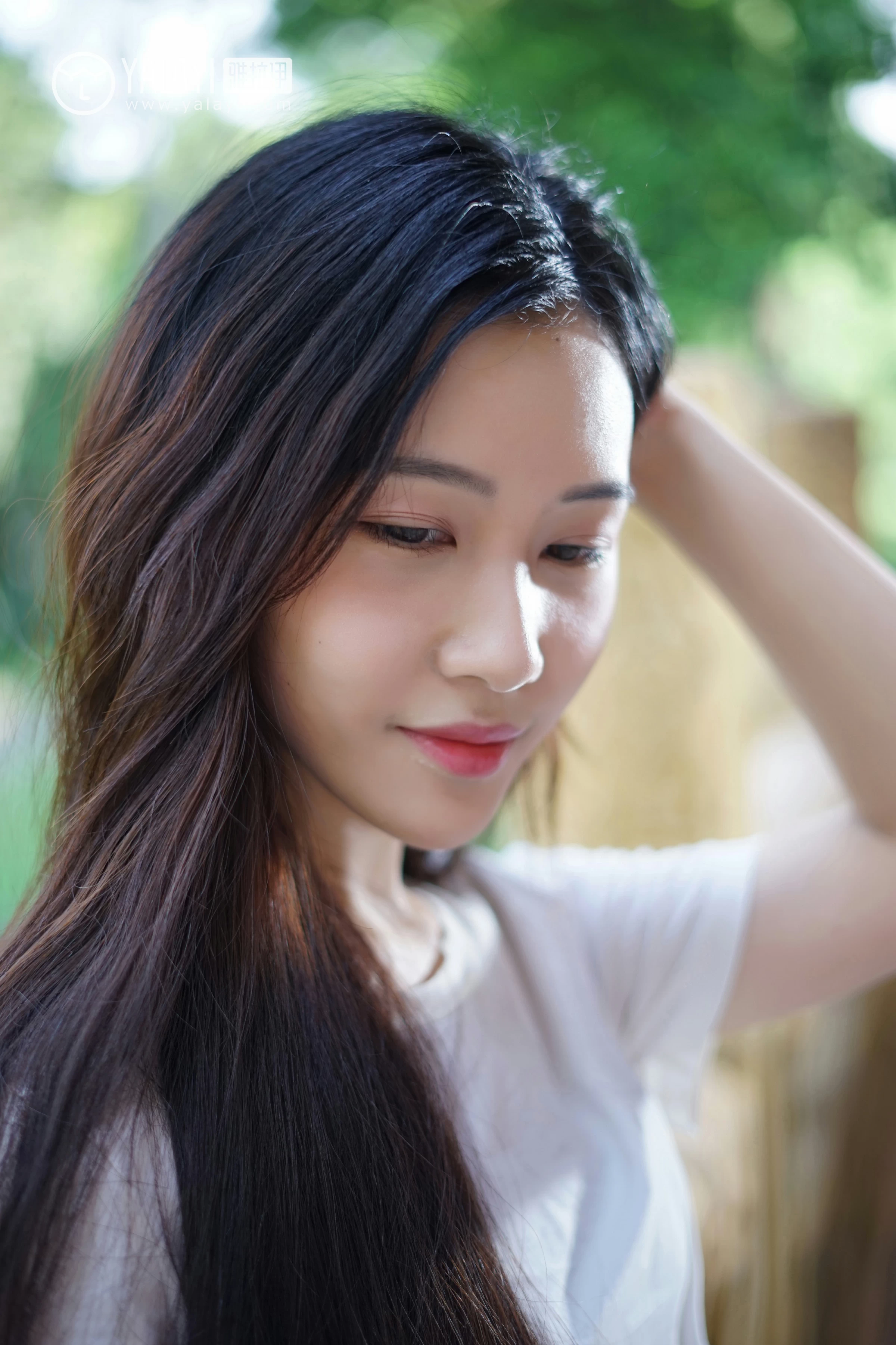 [YALAYI雅拉伊]NO.027 校园邂逅 卡柔 白色短袖加灰色短裙与吊带连衣裙性感私房写真集第3张