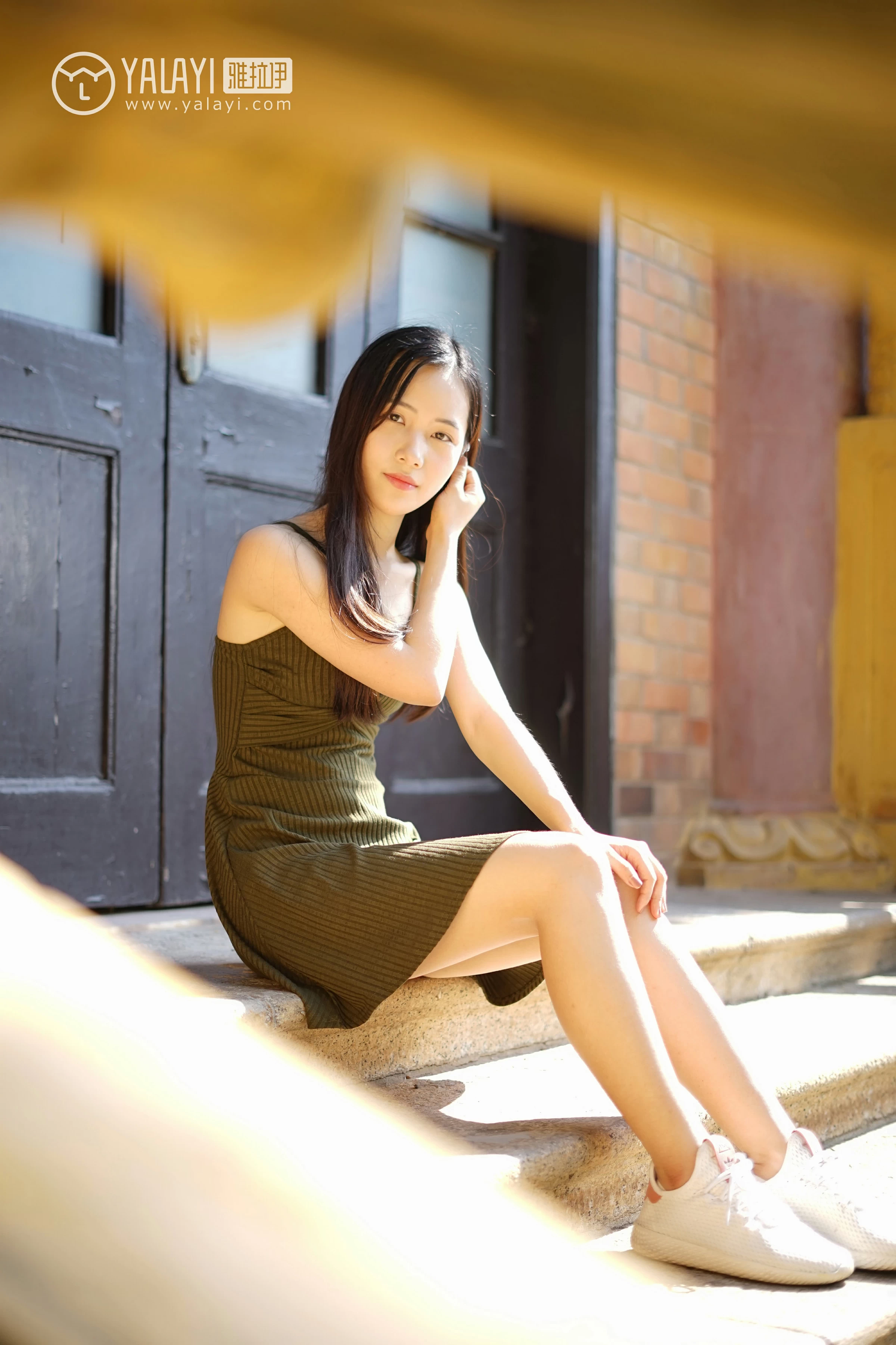 [YALAYI雅拉伊]NO.027 校园邂逅 卡柔 白色短袖加灰色短裙与吊带连衣裙性感私房写真集第8张