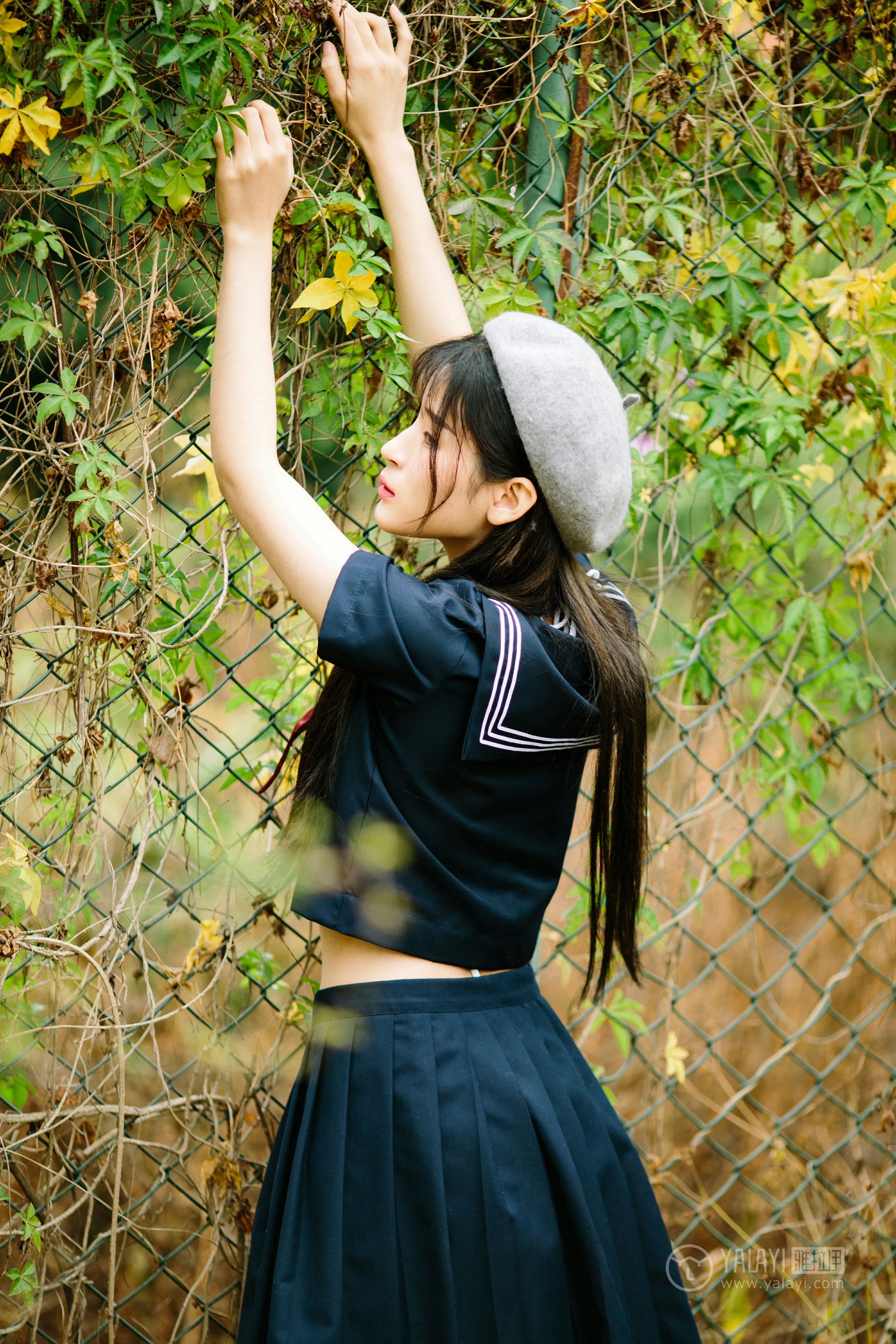 [YALAYI雅拉伊]No.189 青涩岁月 阿惜 蓝色情趣高中女生制服加短裙性感私房写真集第2张