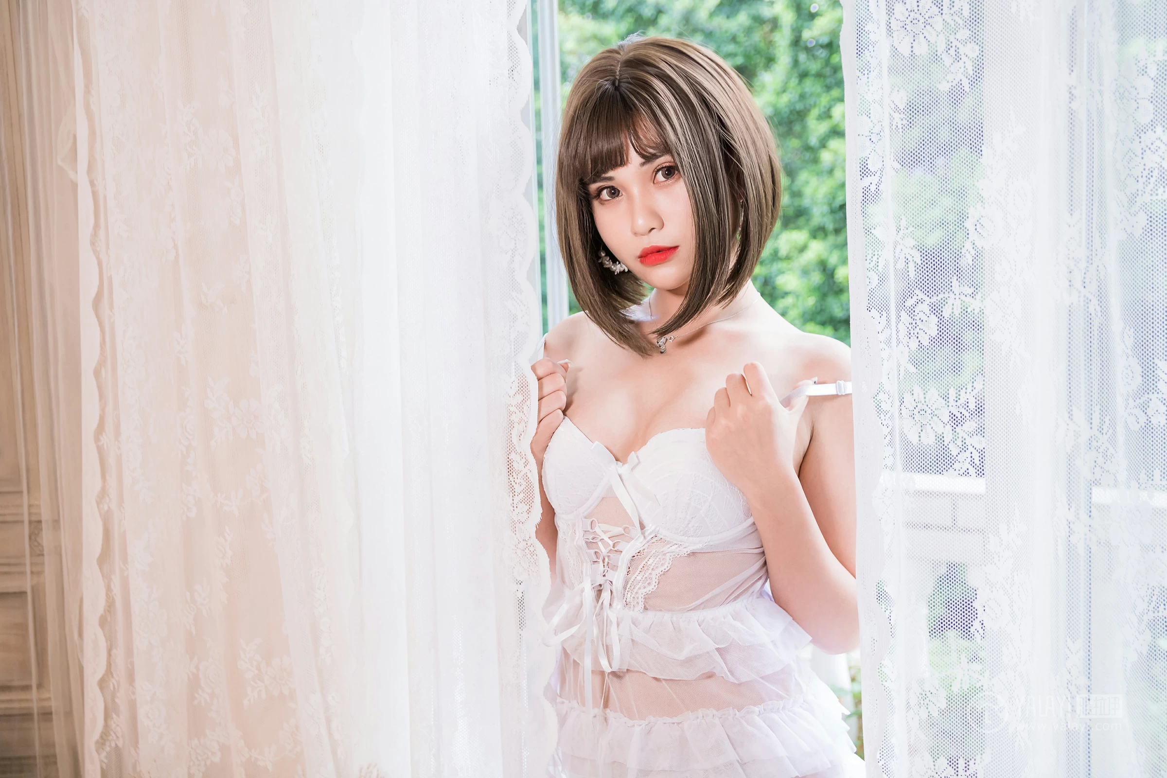 [YALAYI雅拉伊]No.190 情趣盎然 宝儿 透视镂空婚纱与情趣蕾丝内衣加白色丝袜美腿性感私房写真集第10张