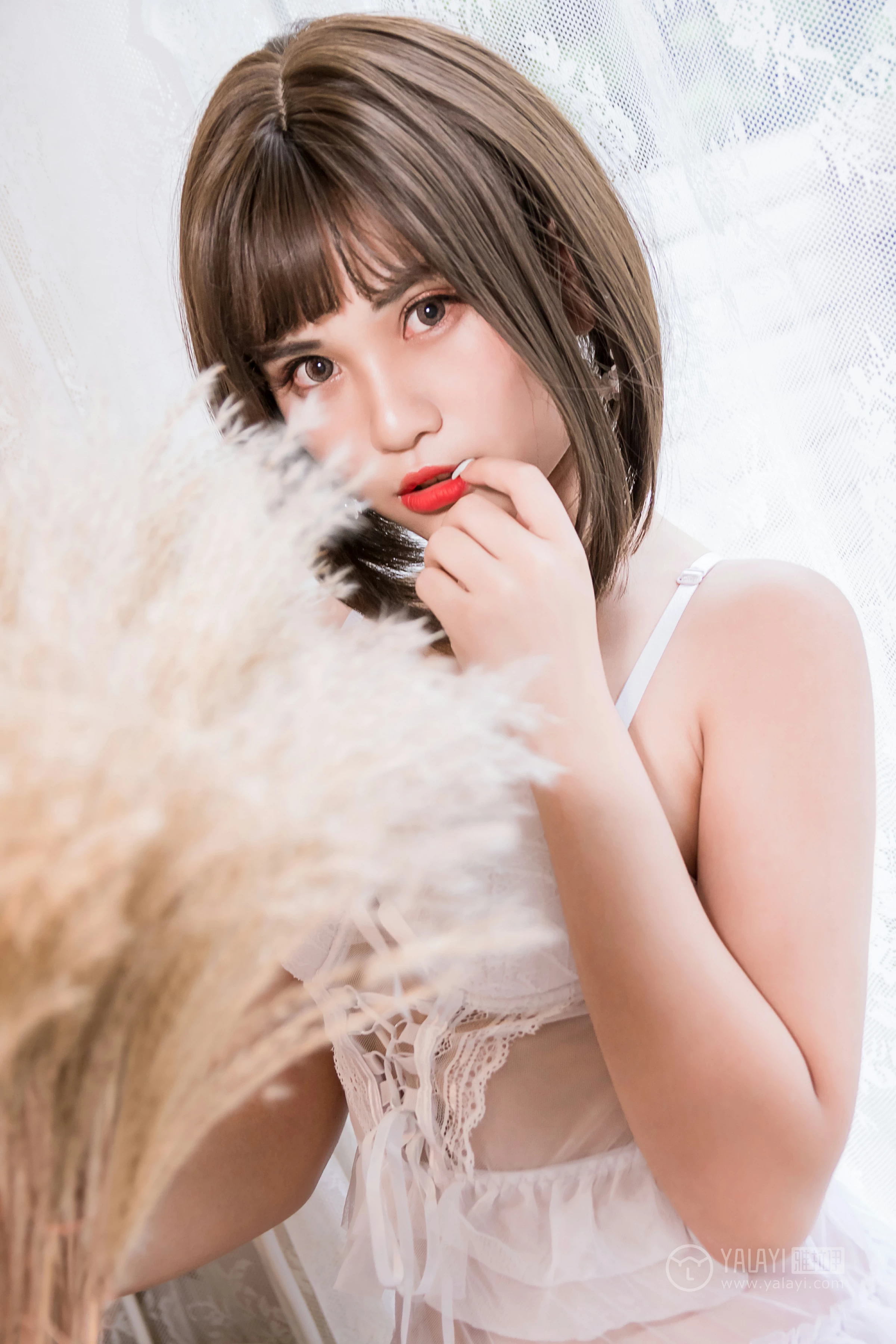 [YALAYI雅拉伊]No.190 情趣盎然 宝儿 透视镂空婚纱与情趣蕾丝内衣加白色丝袜美腿性感私房写真集第13张