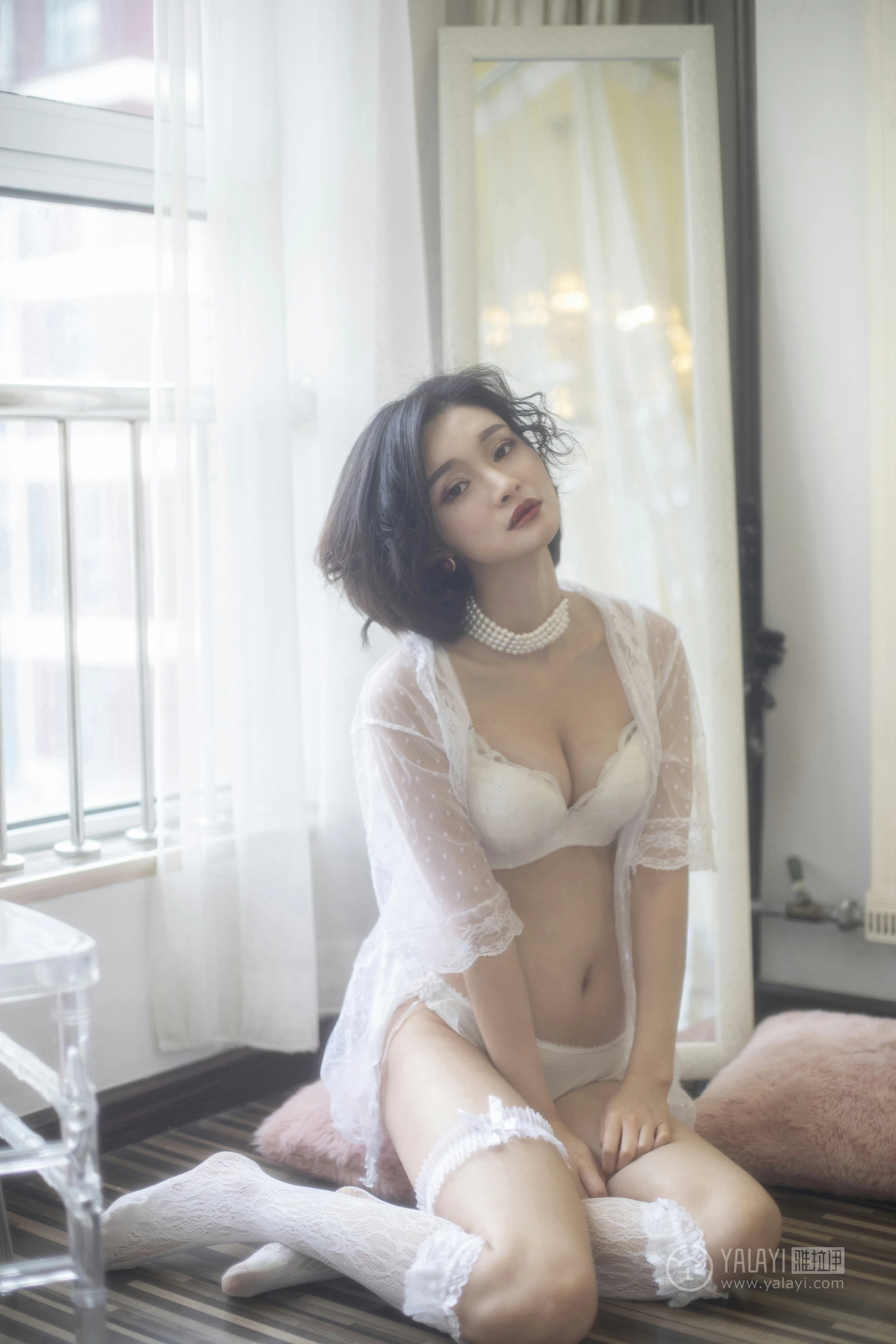 [YALAYI雅拉伊]No.187 盼兮 王艺颖 透视镂空睡衣与白色蕾丝内衣加白色情趣渔网袜性感私房写真集第14张