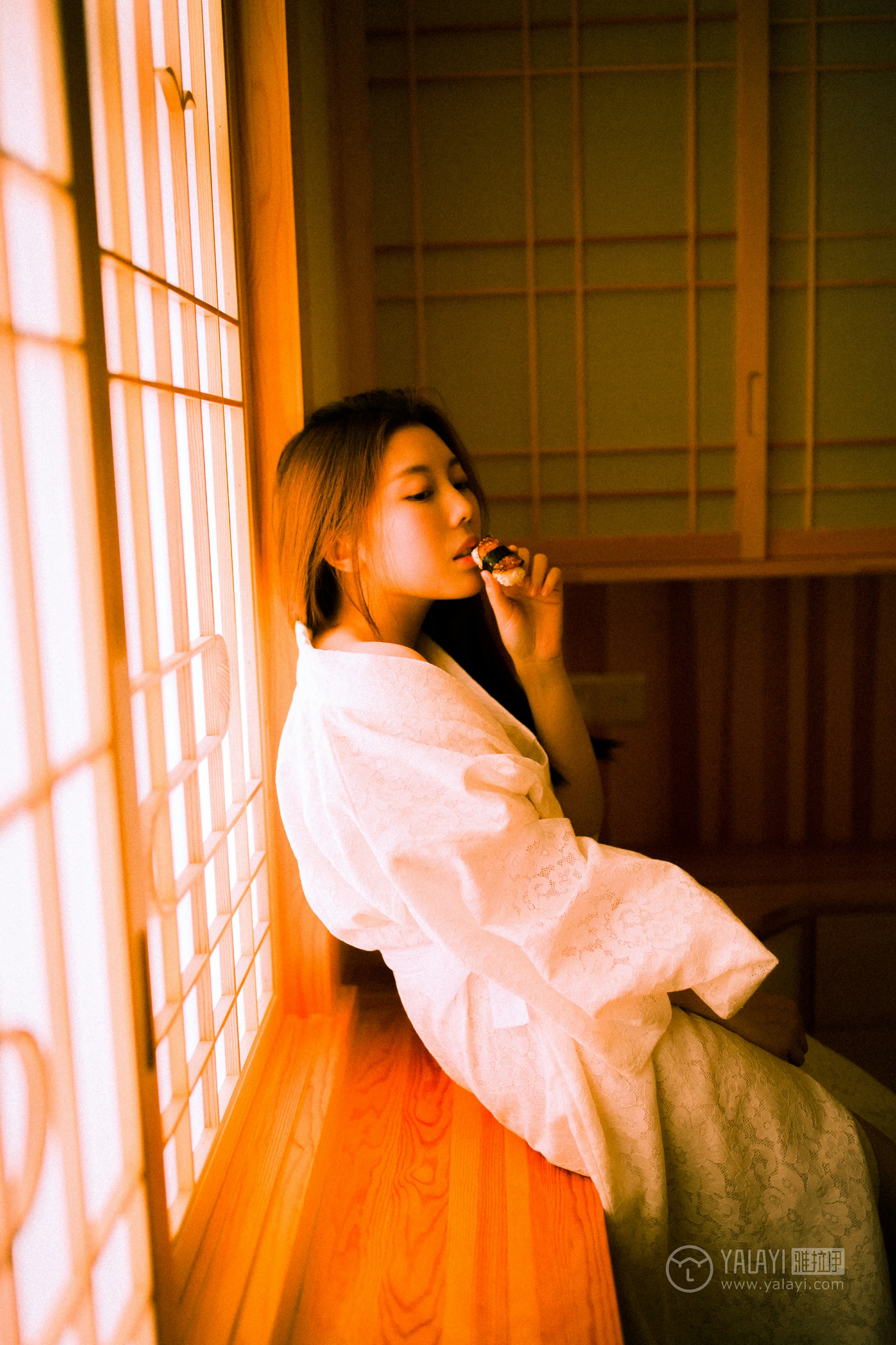 [YALAYI雅拉伊]No.202 夜光 圆圆 白色透视蕾丝镂空睡衣性感私房写真集第12张