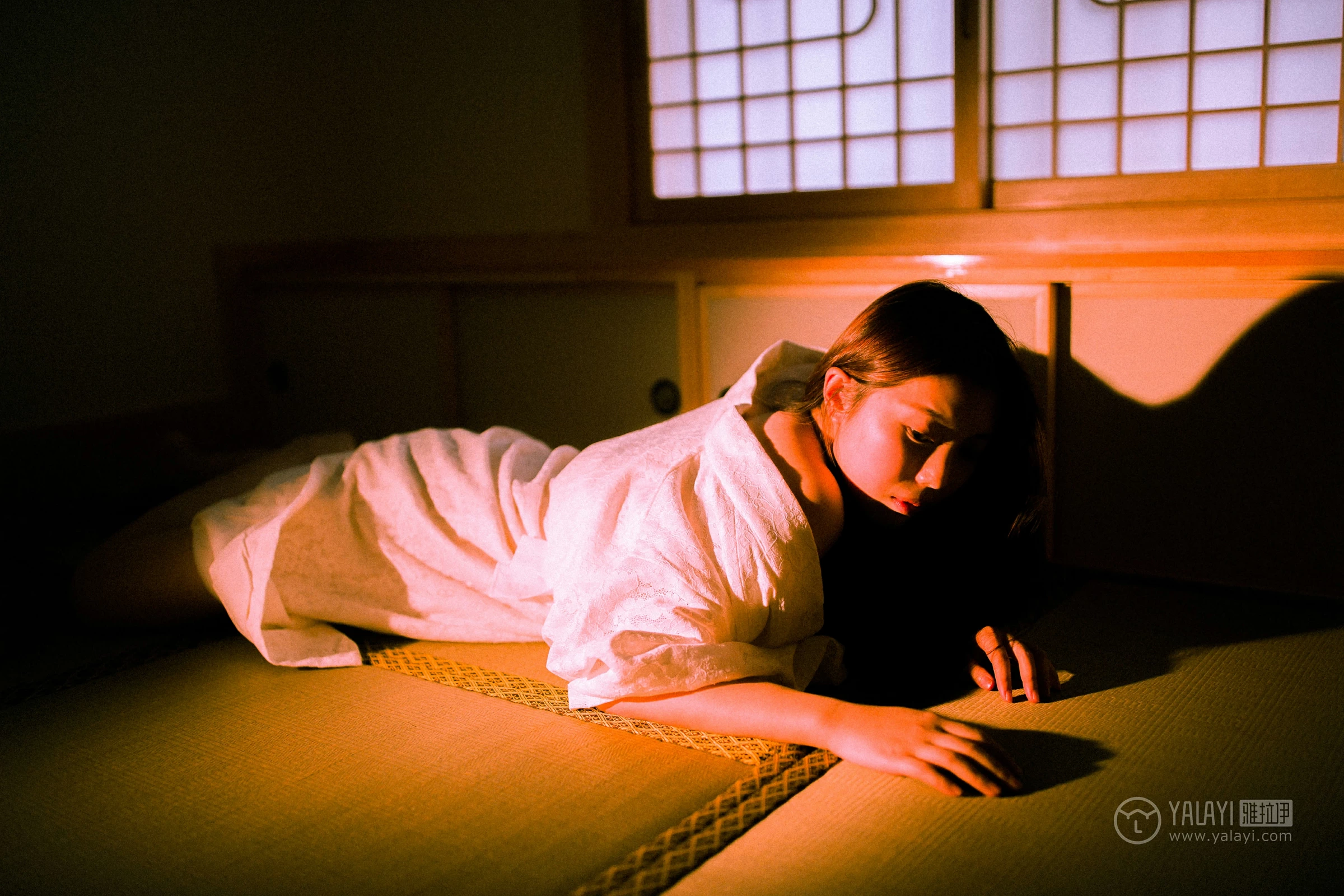 [YALAYI雅拉伊]No.202 夜光 圆圆 白色透视蕾丝镂空睡衣性感私房写真集第18张