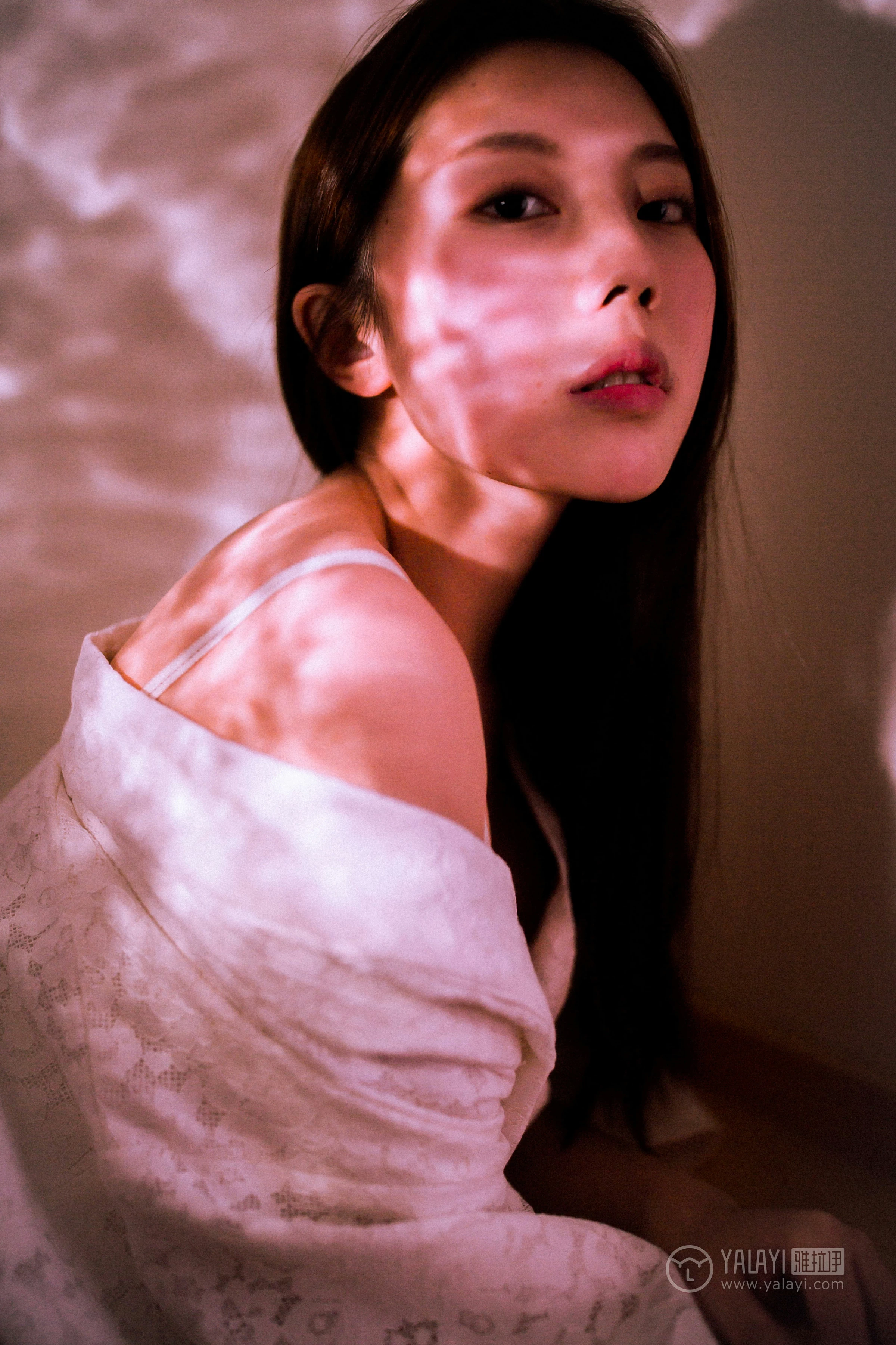 [YALAYI雅拉伊]No.202 夜光 圆圆 白色透视蕾丝镂空睡衣性感私房写真集第19张