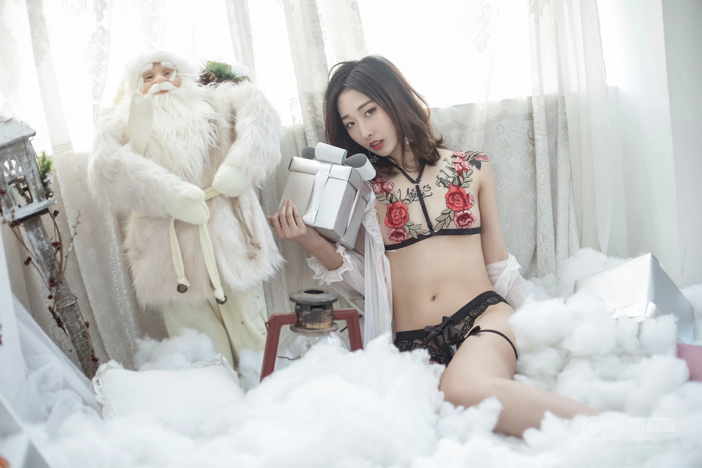 [YALAYI雅拉伊]No.207 田园春梦 佳佳 白色蕾丝睡衣加透视情趣内衣性感私房写真集第8张