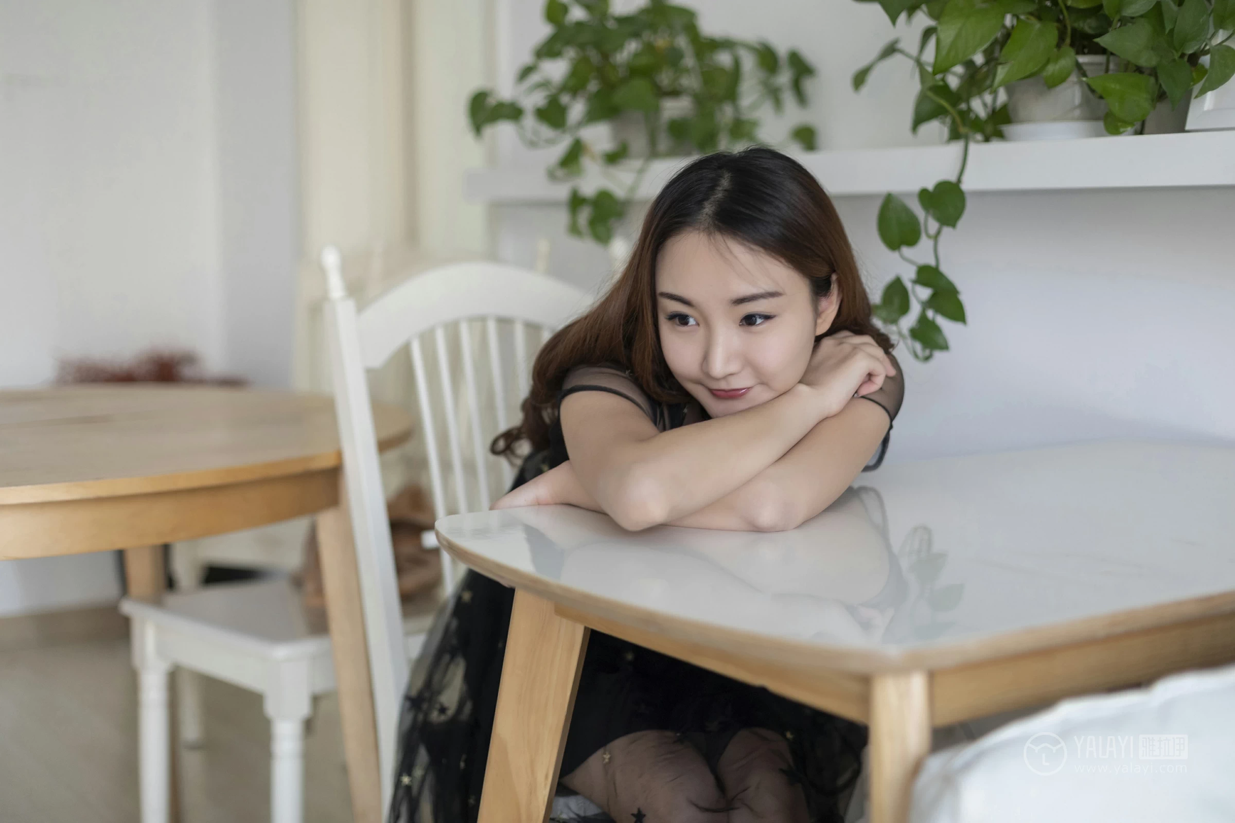 [YALAYI雅拉伊]No.220 等候 丁煊彤 黑色透视吊带连衣裙性感私房写真集第11张