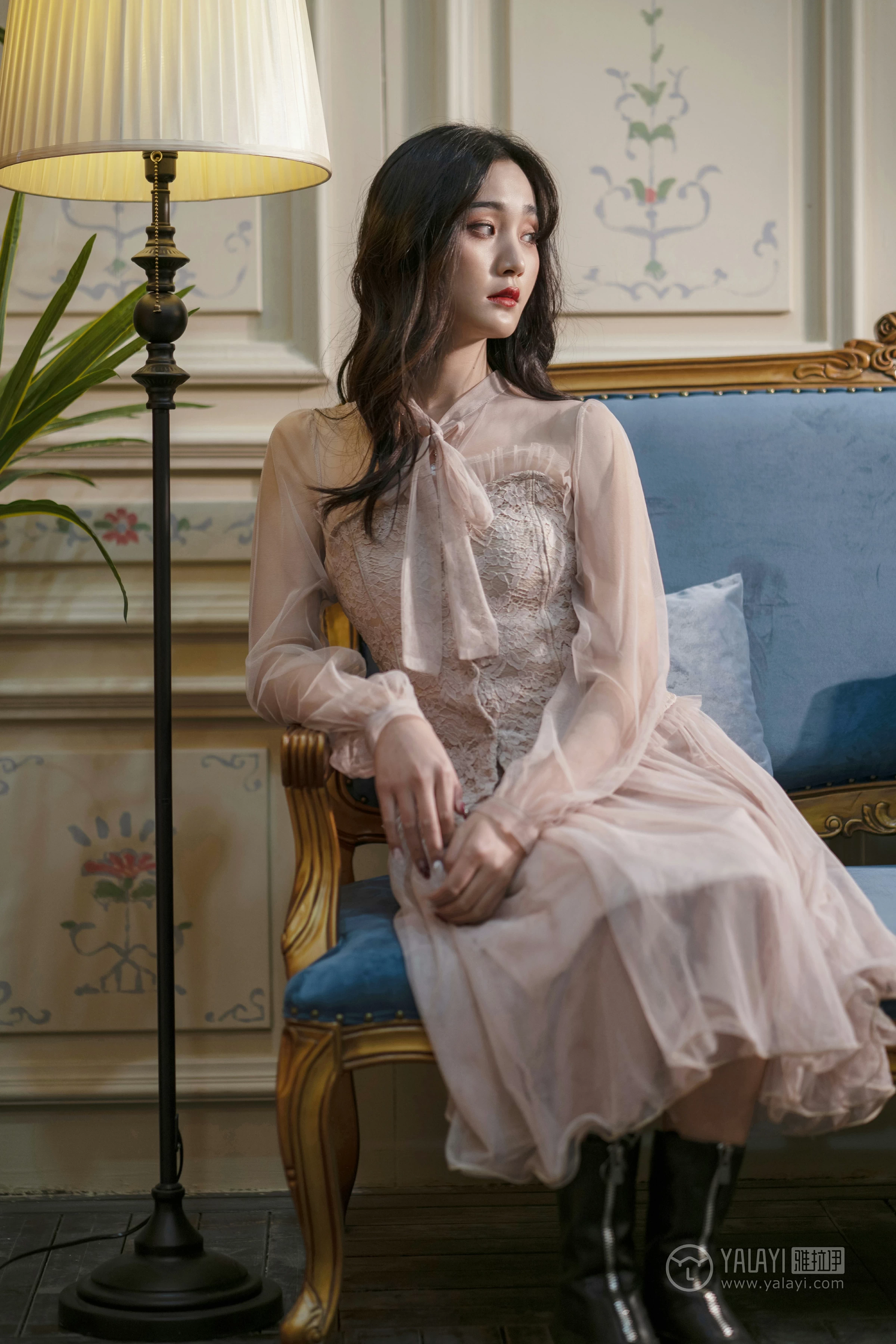 [YALAYI雅拉伊]No.227 蓝月 项兴咏 粉色透视镂空连衣裙性感私房写真集第4张