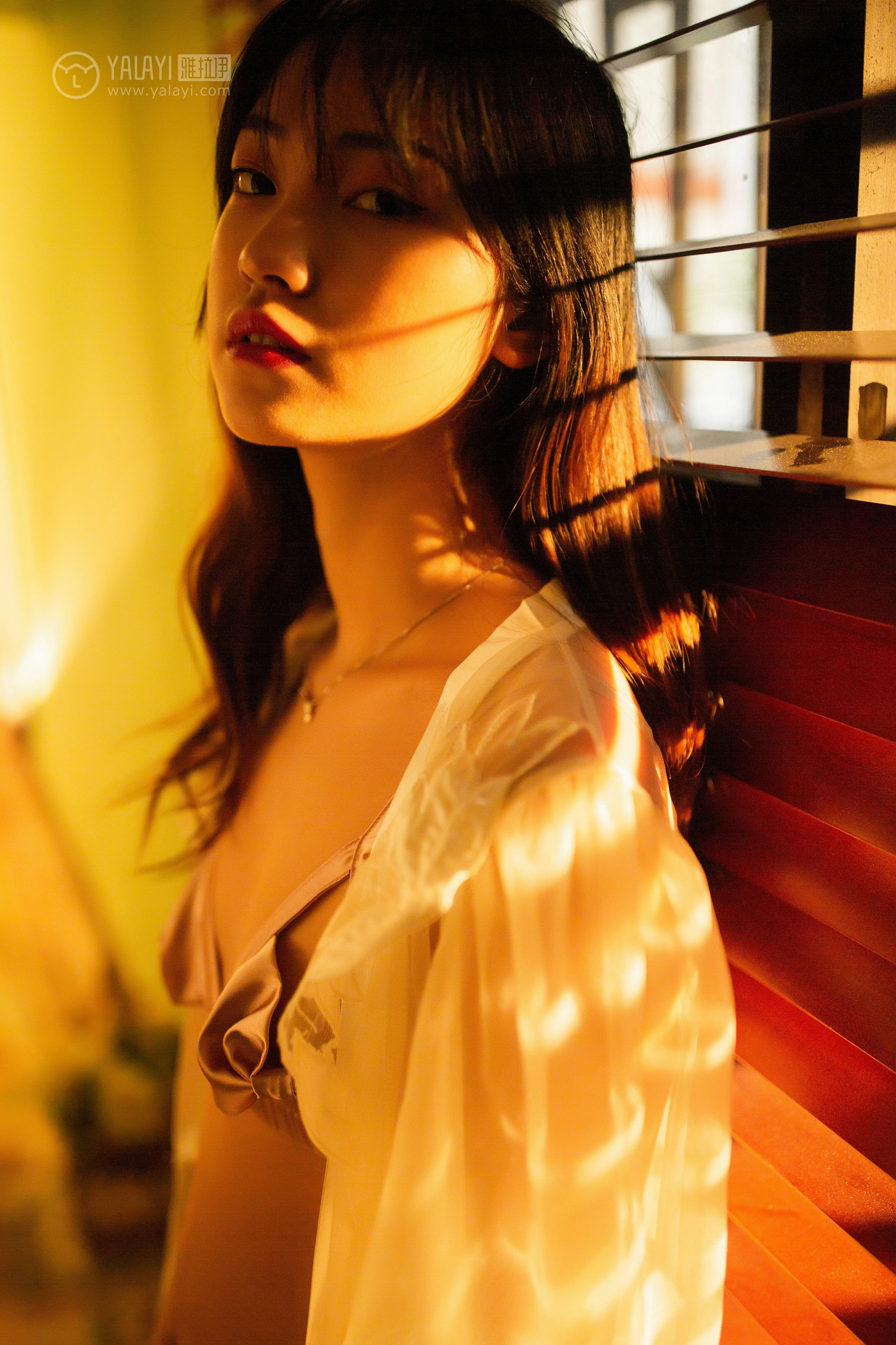 [YALAYI雅拉伊]No.233 《爱囚》 天蓝酱 白色透视睡衣加金色情趣内衣性感私房写真集第1张