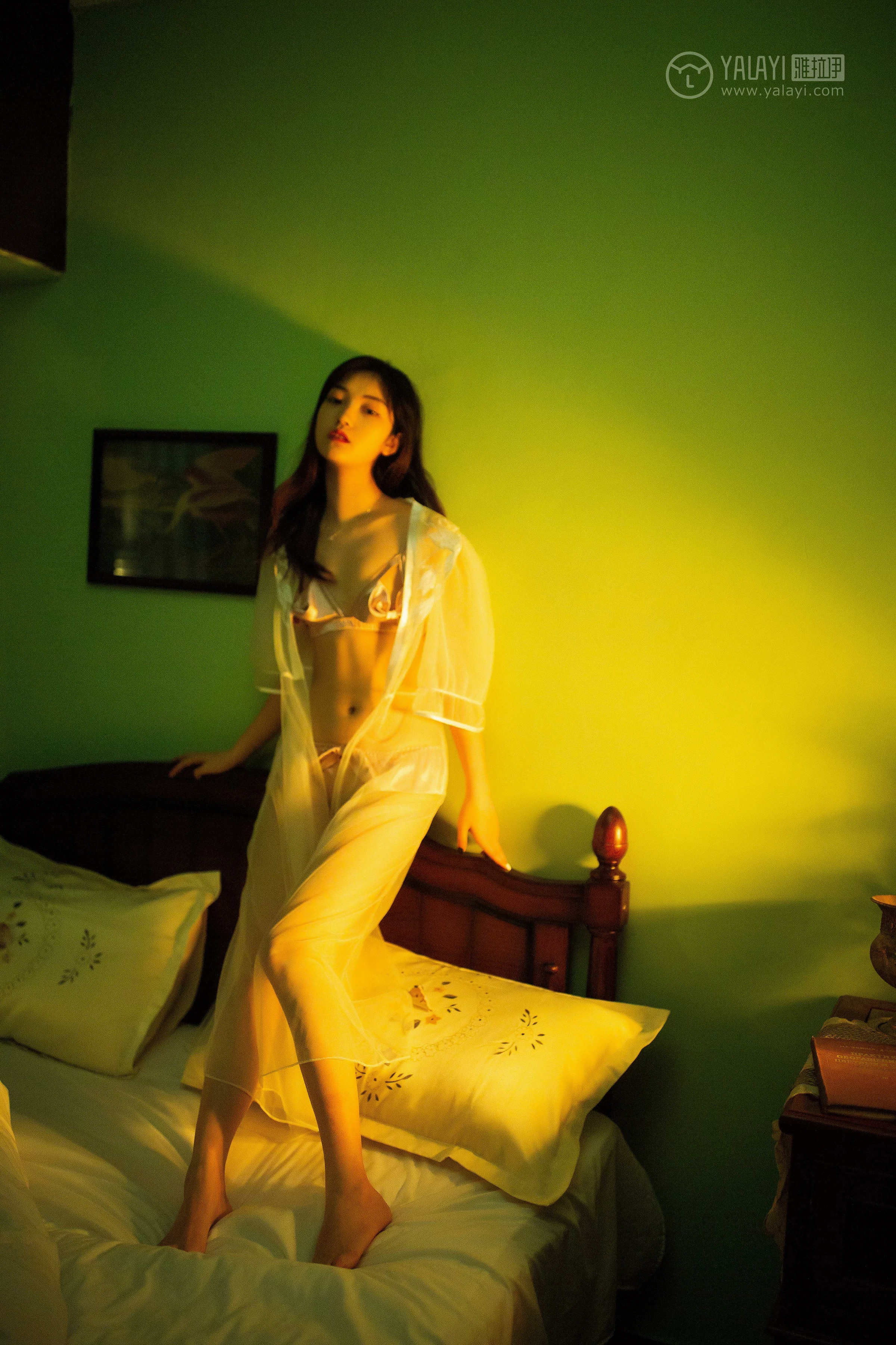 [YALAYI雅拉伊]No.233 《爱囚》 天蓝酱 白色透视睡衣加金色情趣内衣性感私房写真集第13张