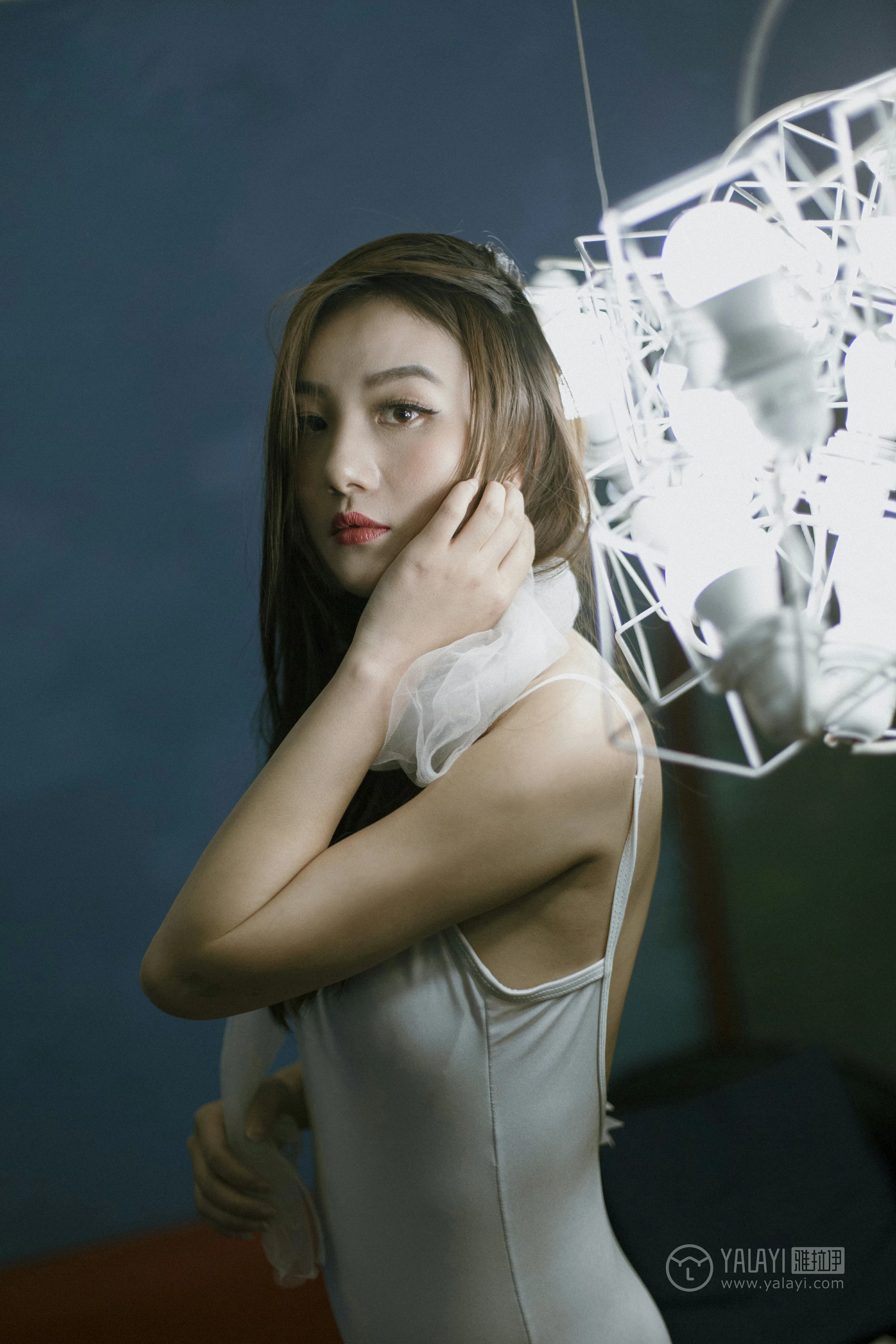 [YALAYI雅拉伊]No.247 独孤 徐雅熙 白色连体比基尼泳装性感私房写真集第5张