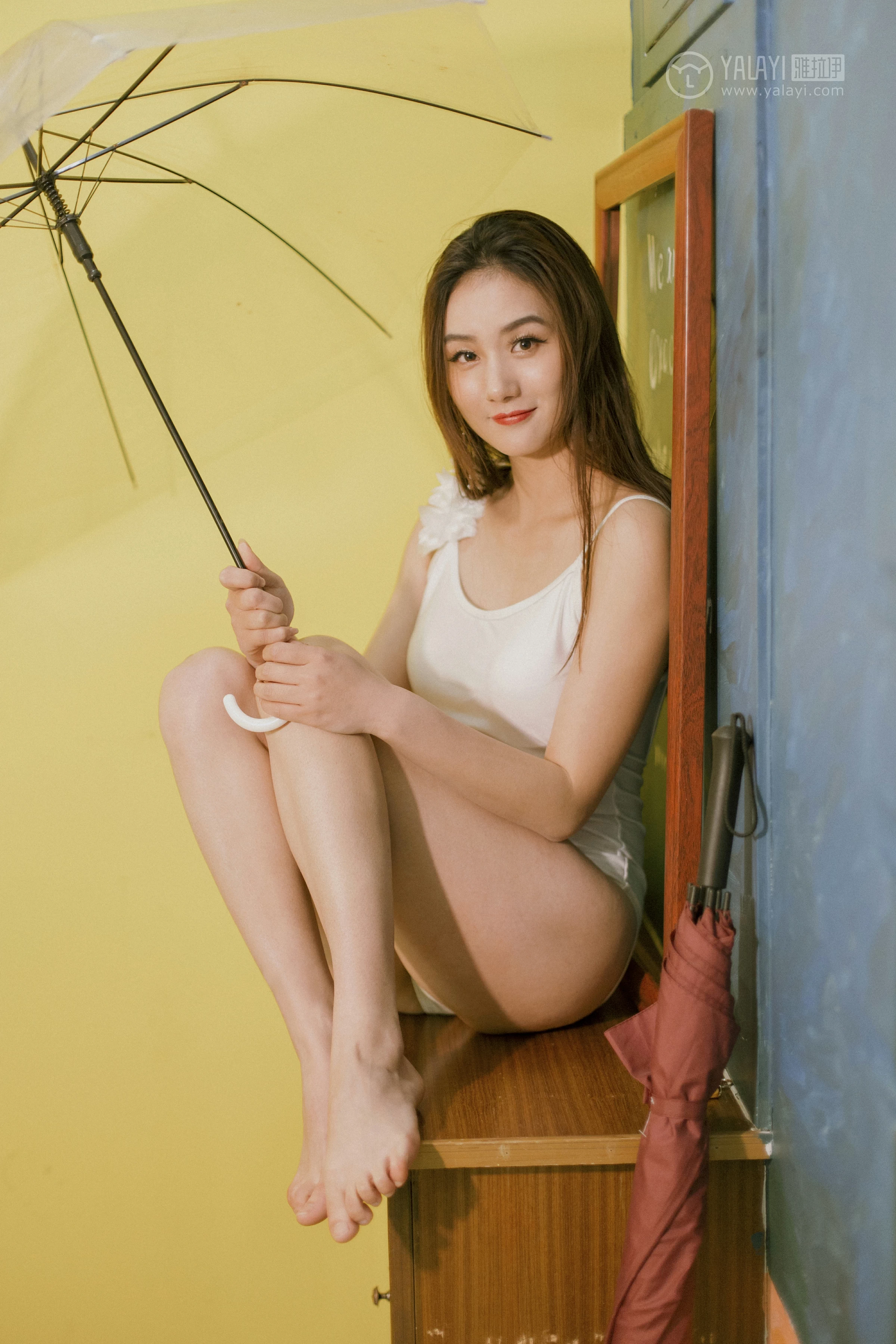 [YALAYI雅拉伊]No.247 独孤 徐雅熙 白色连体比基尼泳装性感私房写真集第7张