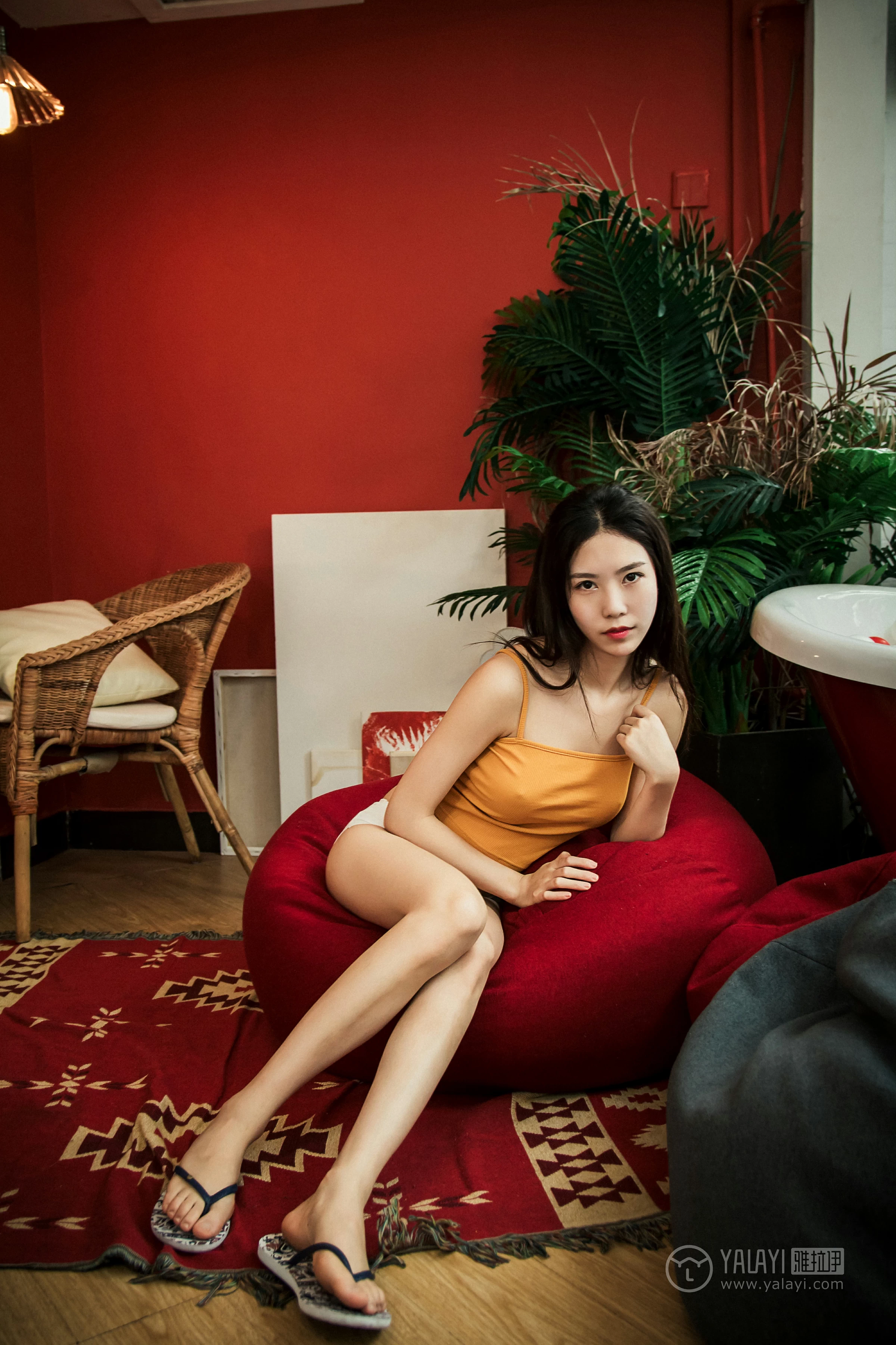 [YALAYI雅拉伊]No.267 鸢 阿瞬 橙色性感小背心加白色内裤私房写真集第1张