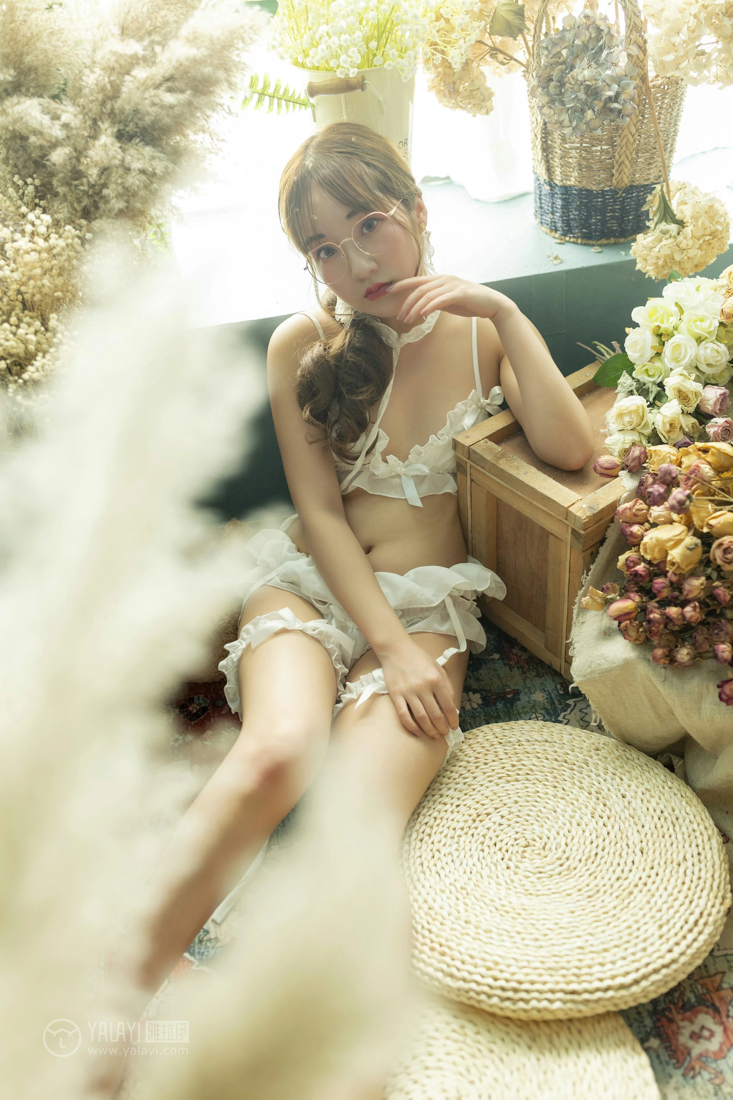 [YALAYI雅拉伊]No.298 老师的假日 顾盼兮 白色情趣内衣性感私房写真集第7张