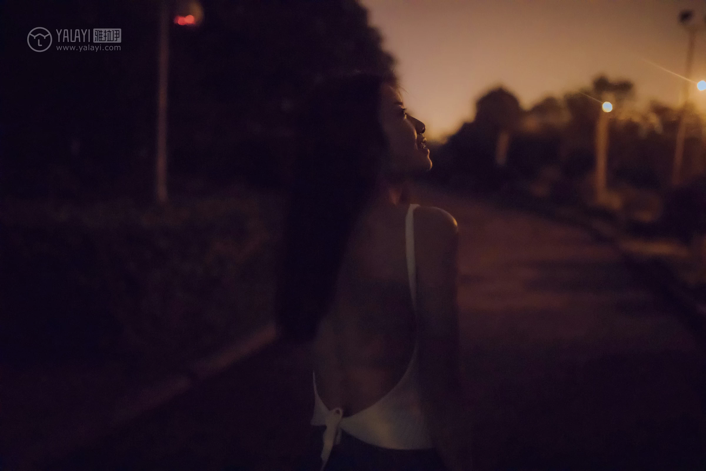 [YALAYI雅拉伊]No.307 闪亮女孩 圈圈 白色连体比基尼泳装性感私房写真集第15张