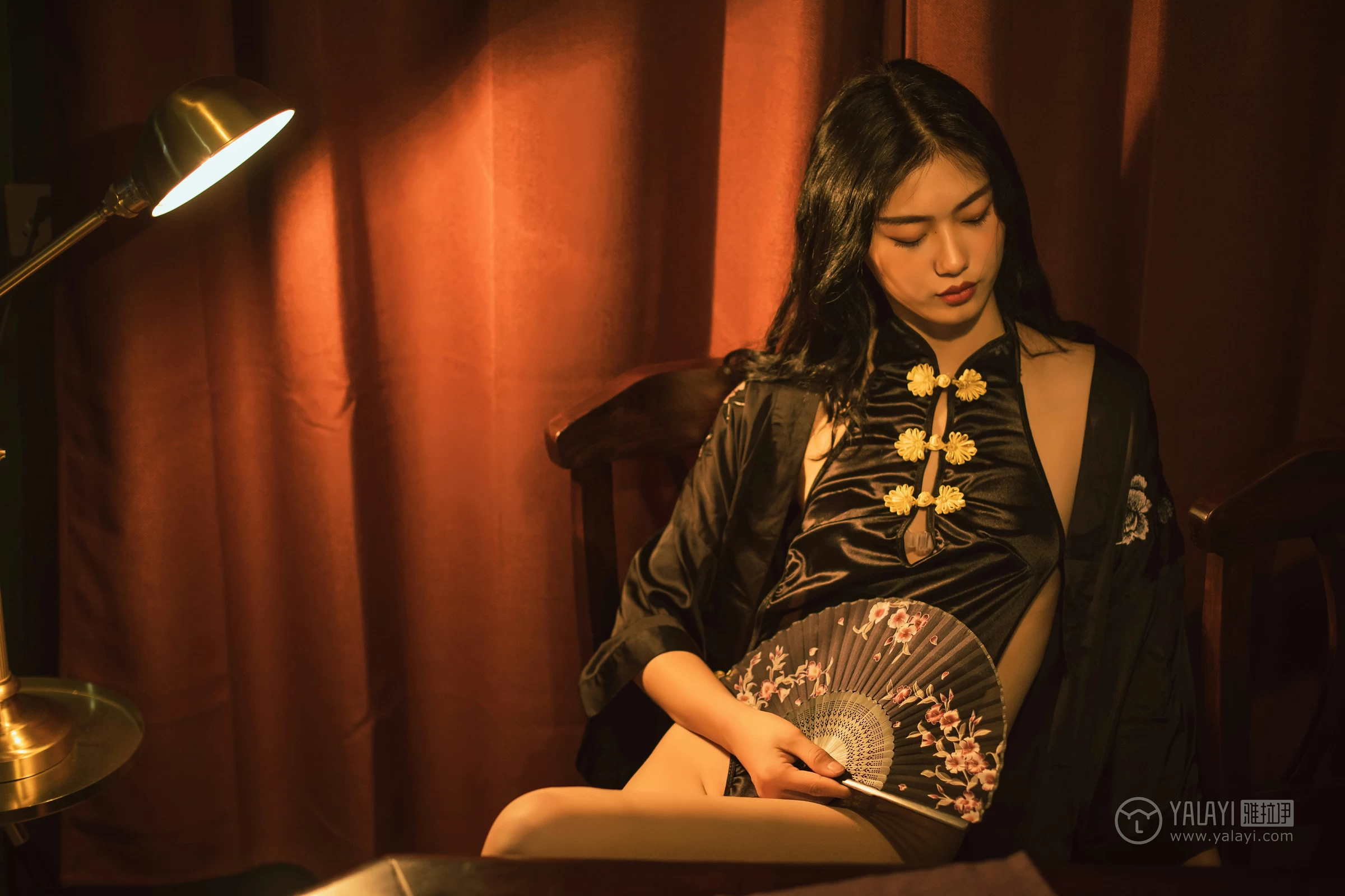 [YALAYI雅拉伊]No.309 夜来香 和风 黑色睡衣加黑色情趣旗袍性感私房写真集第1张