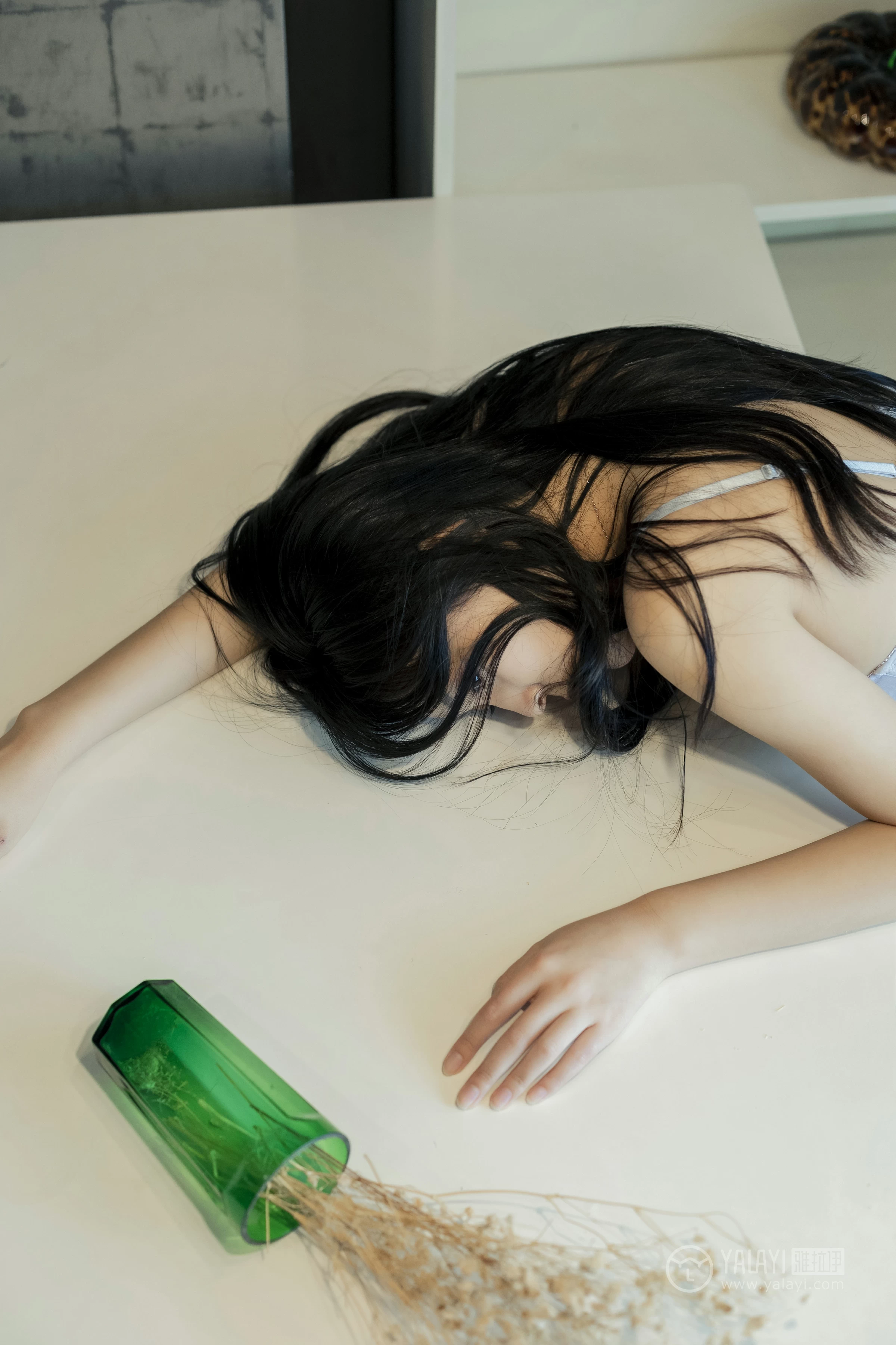 [YALAYI雅拉伊]No.324 银狐 楚薇 淡蓝色蕾丝内衣性感私房写真集第12张