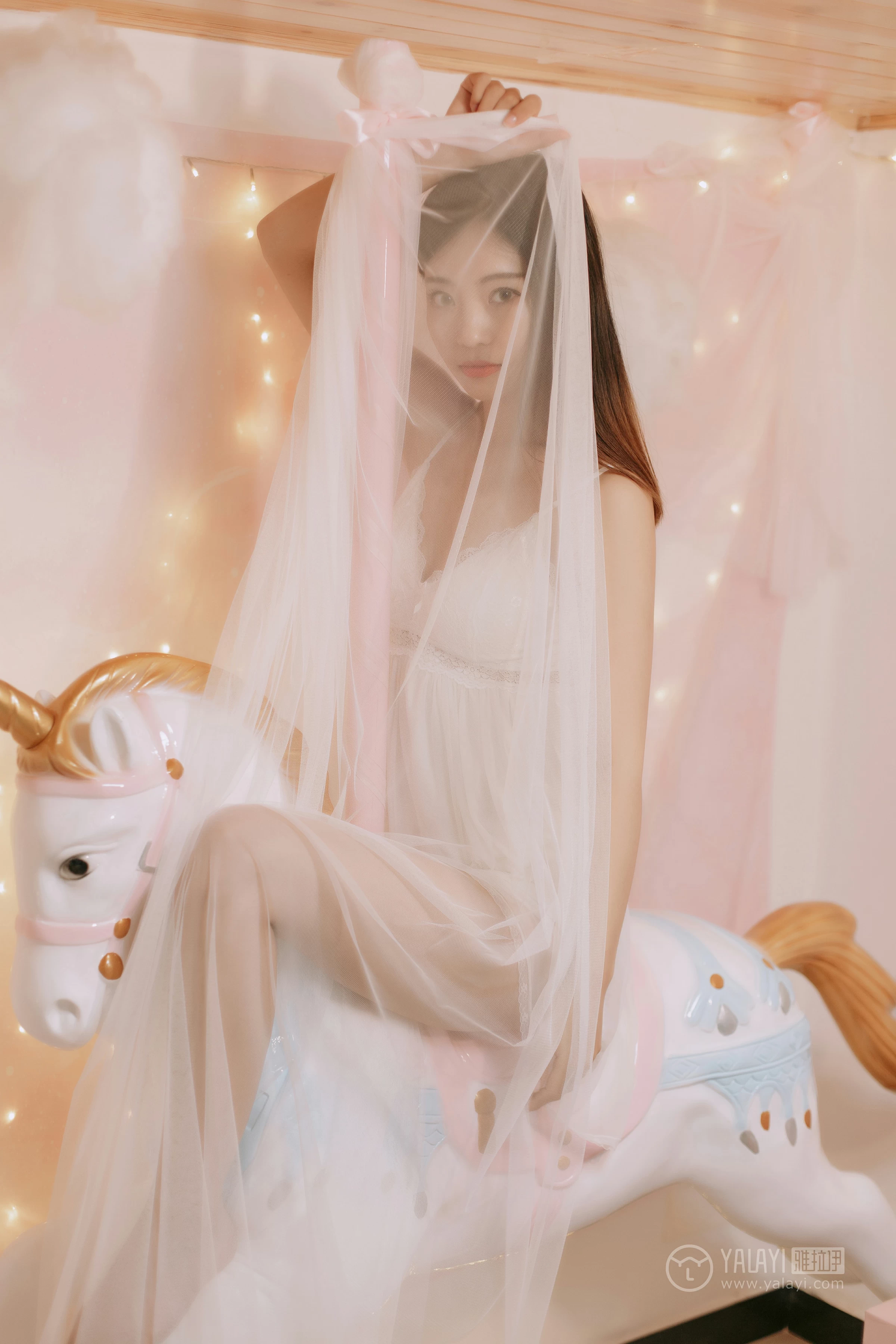 [YALAYI雅拉伊]No.334 浪漫满屋 高若童 白色吊带透视睡衣裙性感私房写真集第7张
