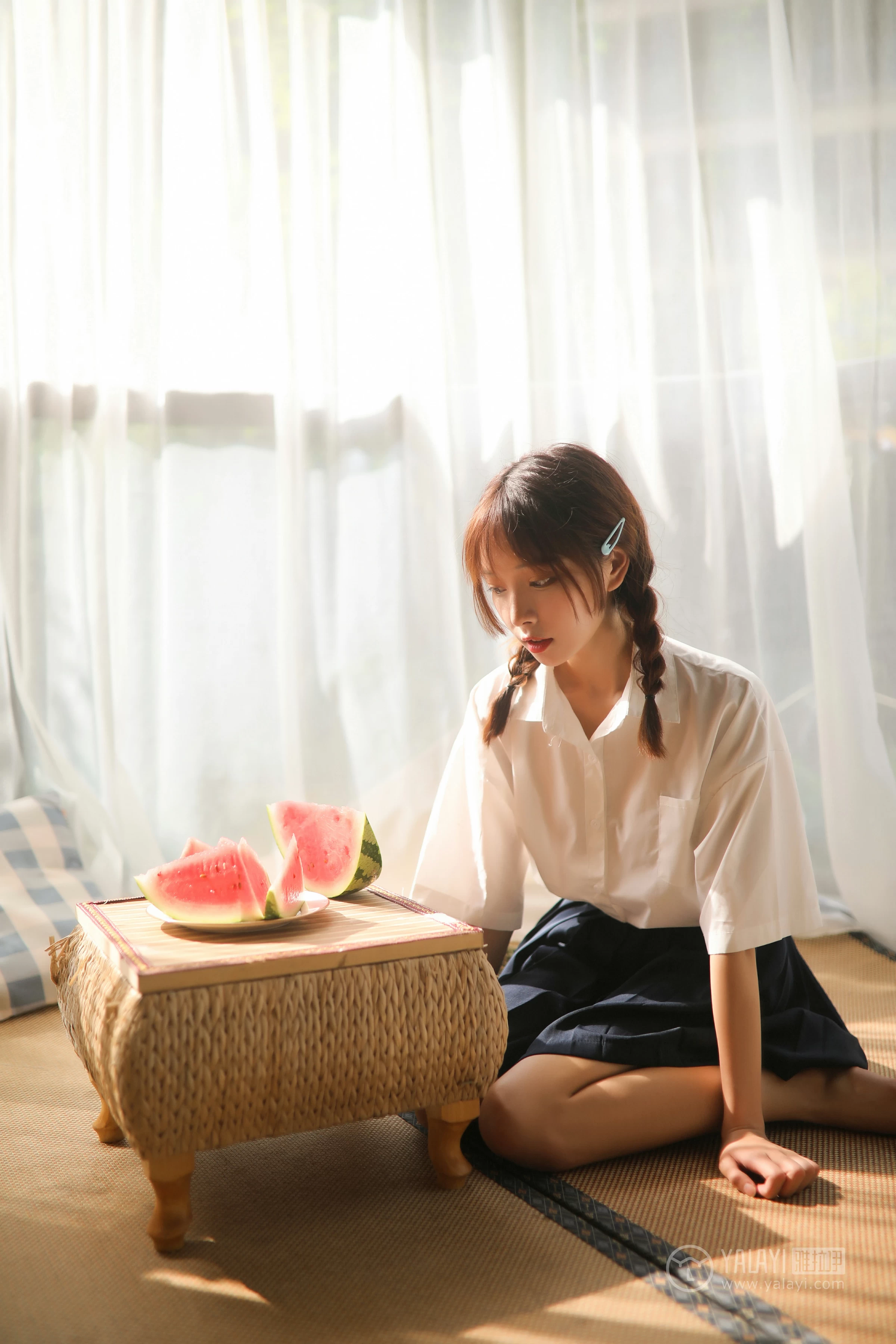 [YALAYI雅拉伊]No.342 与她的夏日恋爱 暄暄 白色衬衫加黑色短裙清纯可爱私房写真集第6张