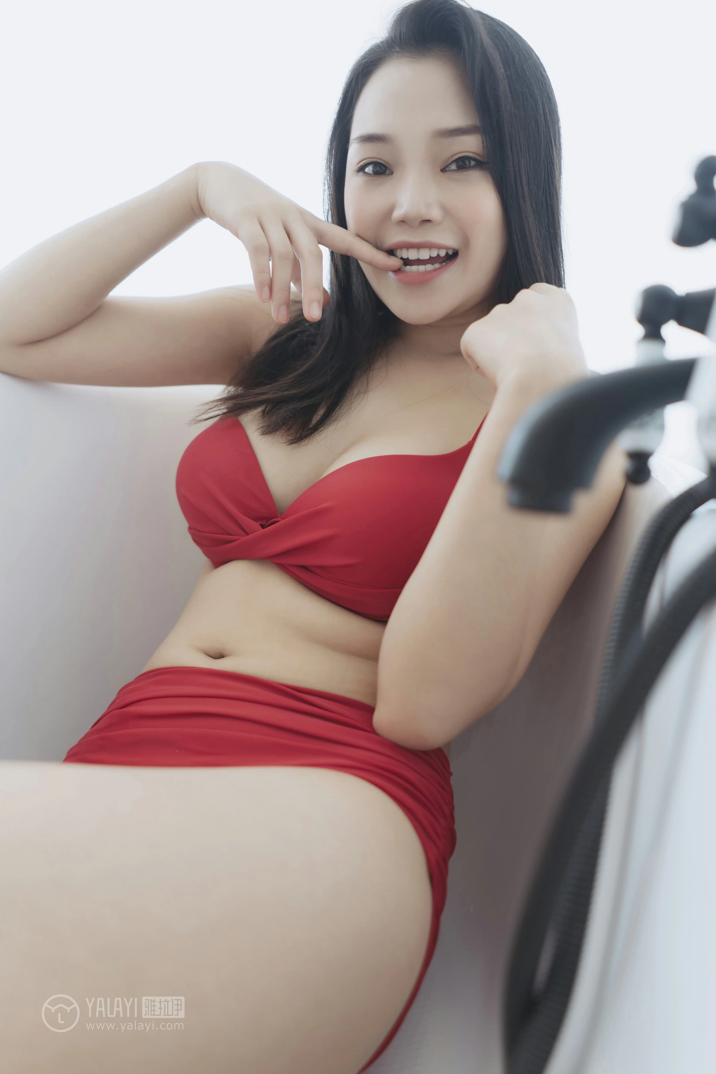 [YALAYI雅拉伊]No.348 假日3 洋儿 红色情趣内衣居家私房写真集第15张