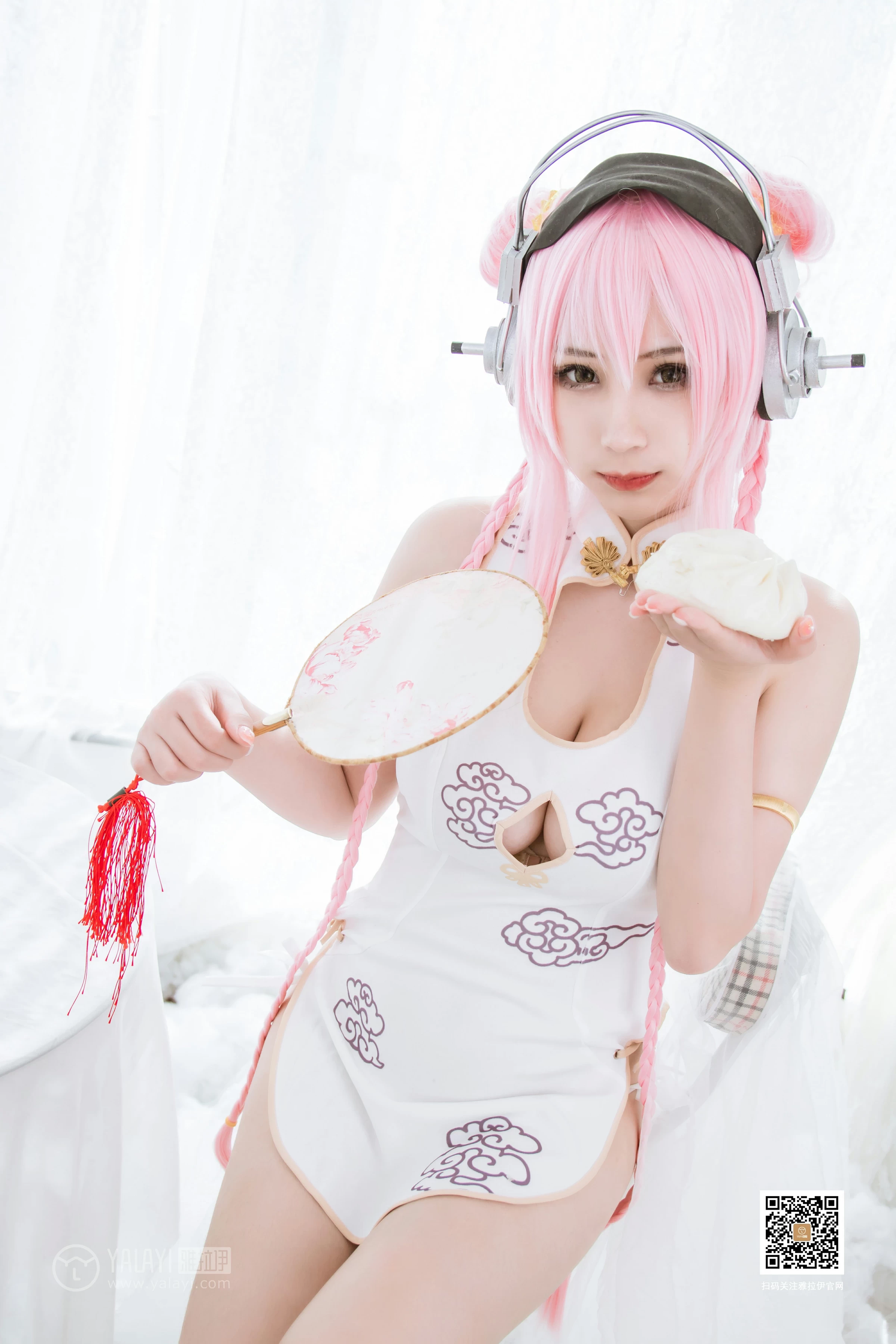 [YALAYI雅拉伊]No.376 超级索尼子 妮子 白色紧身情趣旗袍性感私房写真集第2张