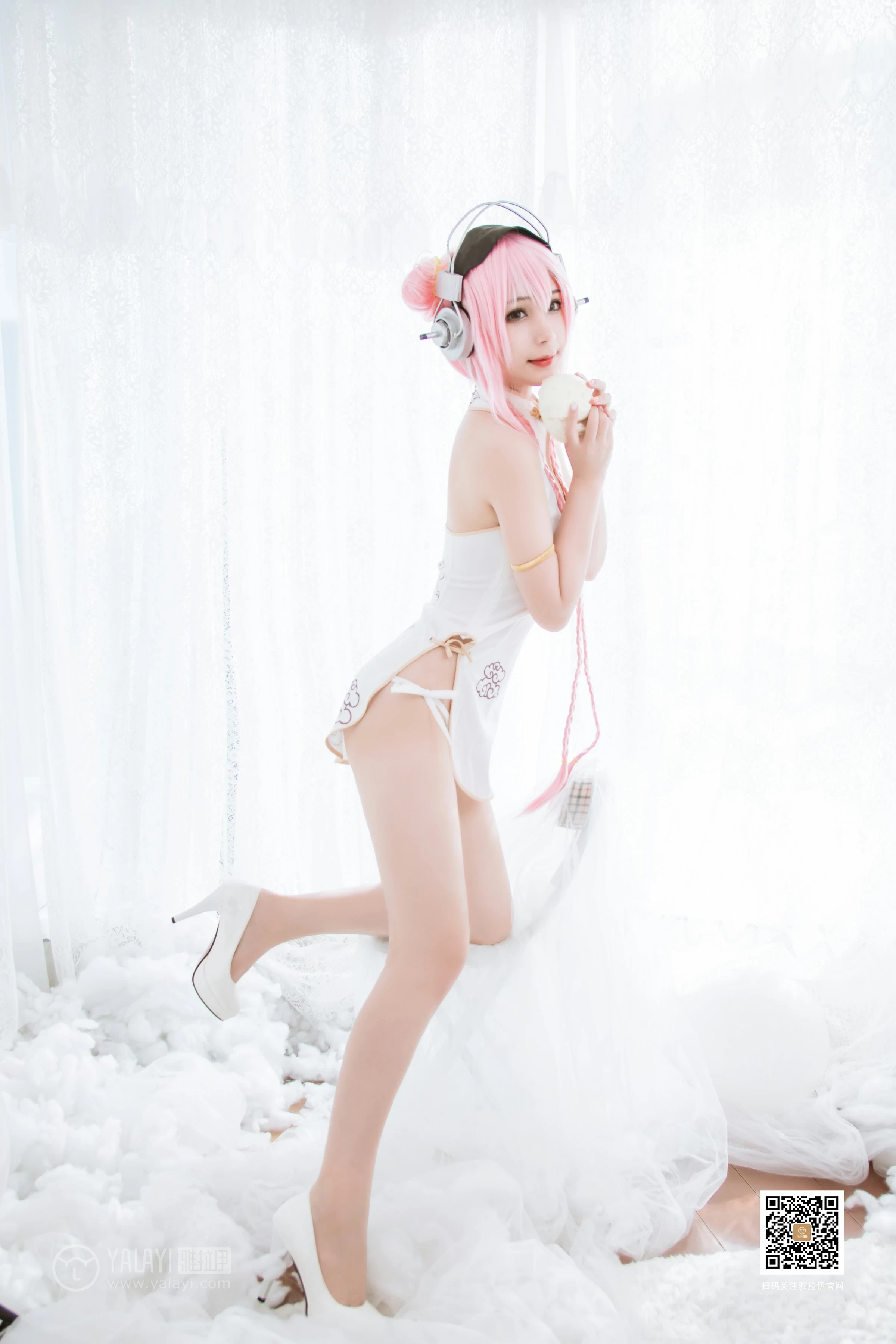 [YALAYI雅拉伊]No.376 超级索尼子 妮子 白色紧身情趣旗袍性感私房写真集第4张