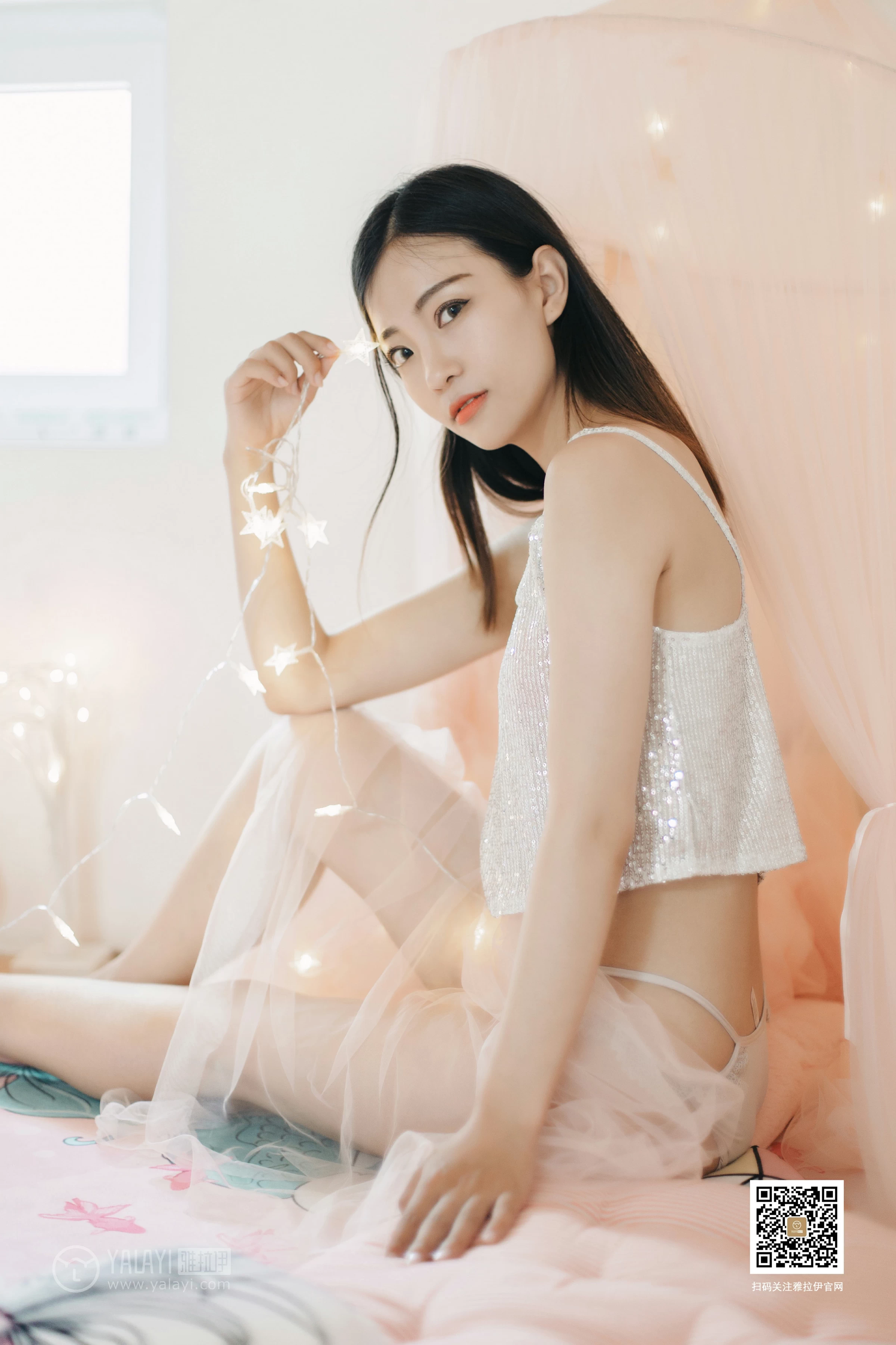 [YALAYI雅拉伊]No.374 心动的信号 高若童 银色性感小背心加白色情趣内裤私房写真集第7张