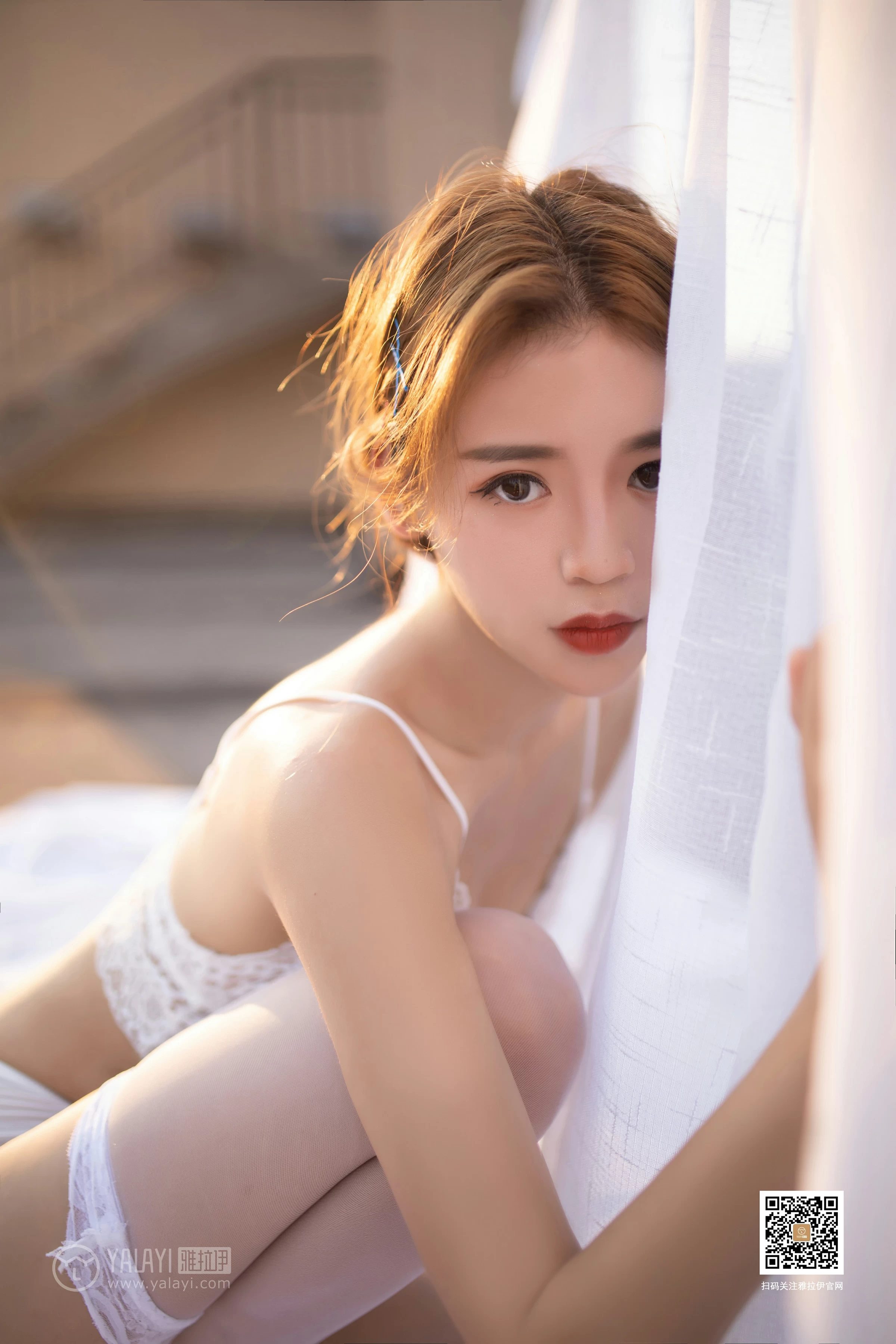 [YALAYI雅拉伊]No.378 天台上的丝语 丽雅 白色蕾丝镂空情趣内衣加白色丝袜美腿性感私房写真集第15张