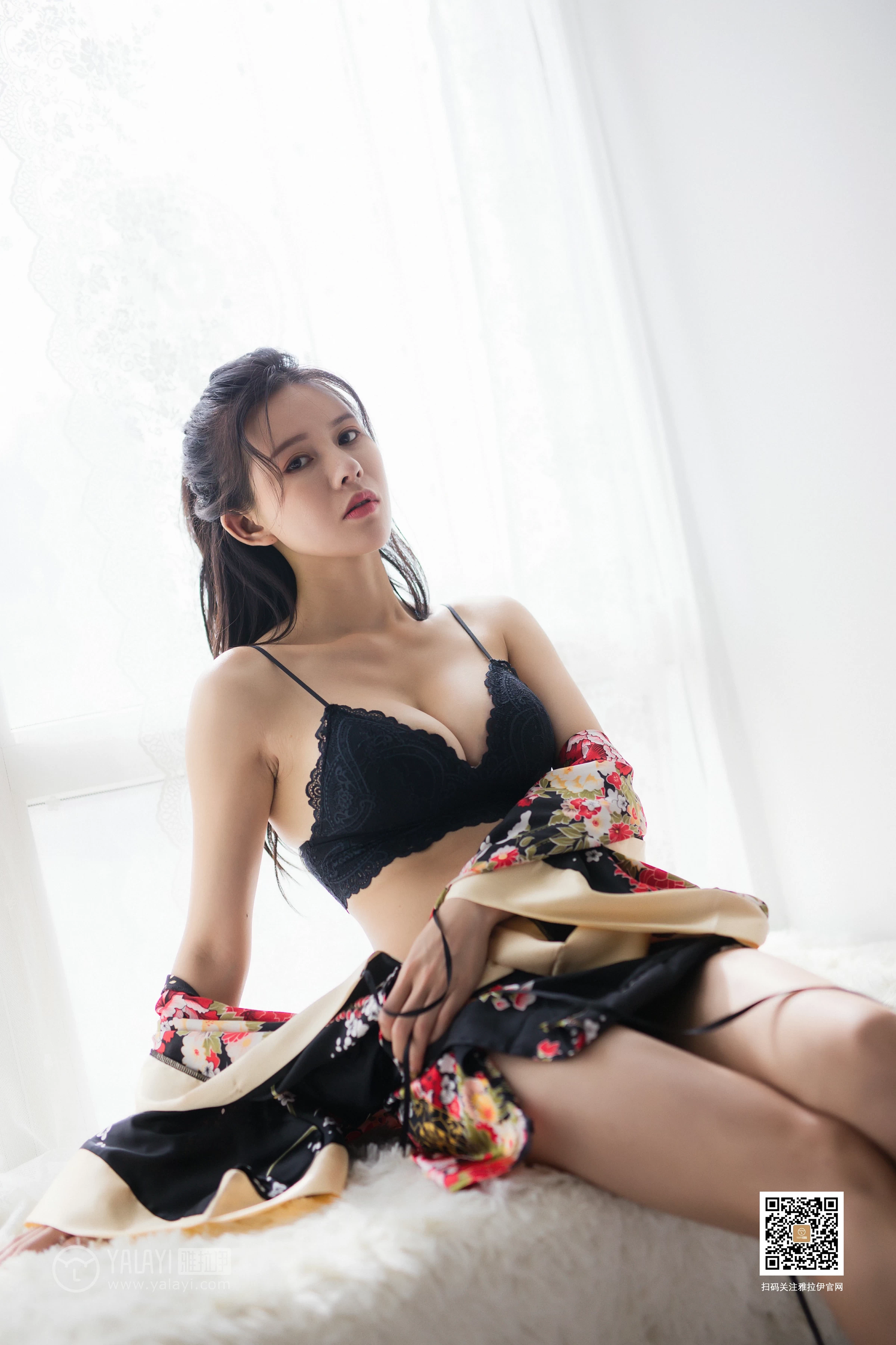 [YALAYI雅拉伊]No.383 瑶瑶 黑色睡衣加黑色蕾丝内衣性感私房写真集第13张