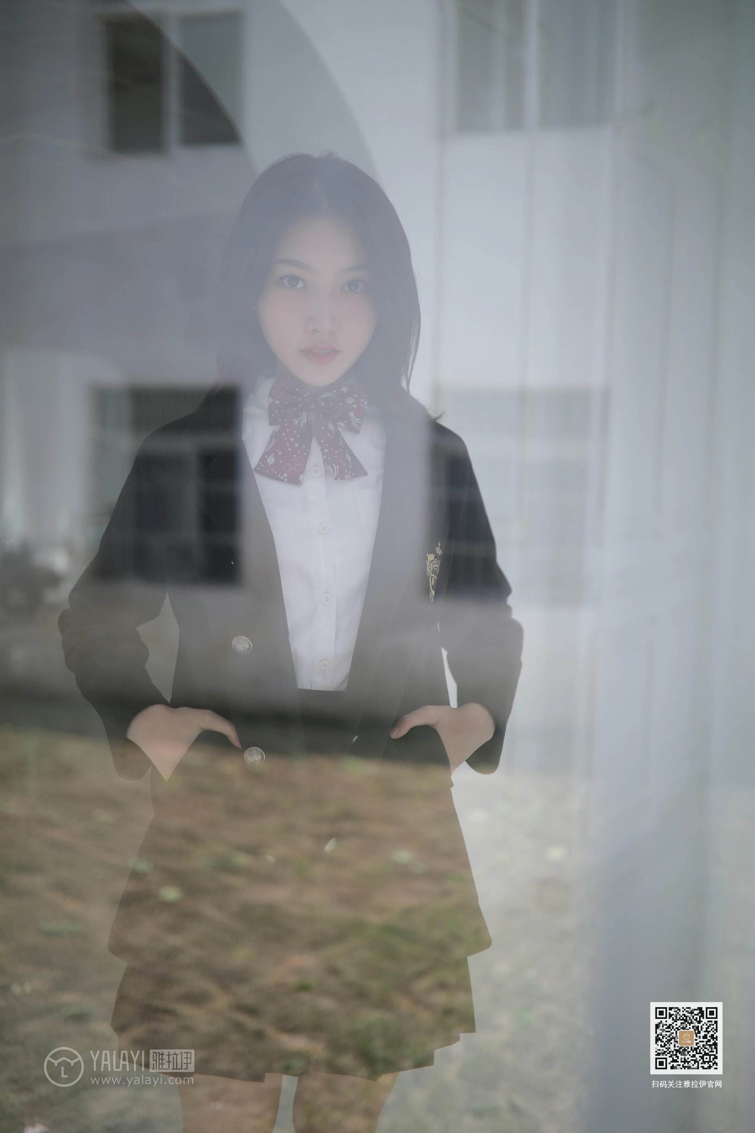 [YALAYI雅拉伊]No.387 毕业季 白璐 黑色高中女生制服与短裙加肉色丝袜美腿性感私房写真集第7张