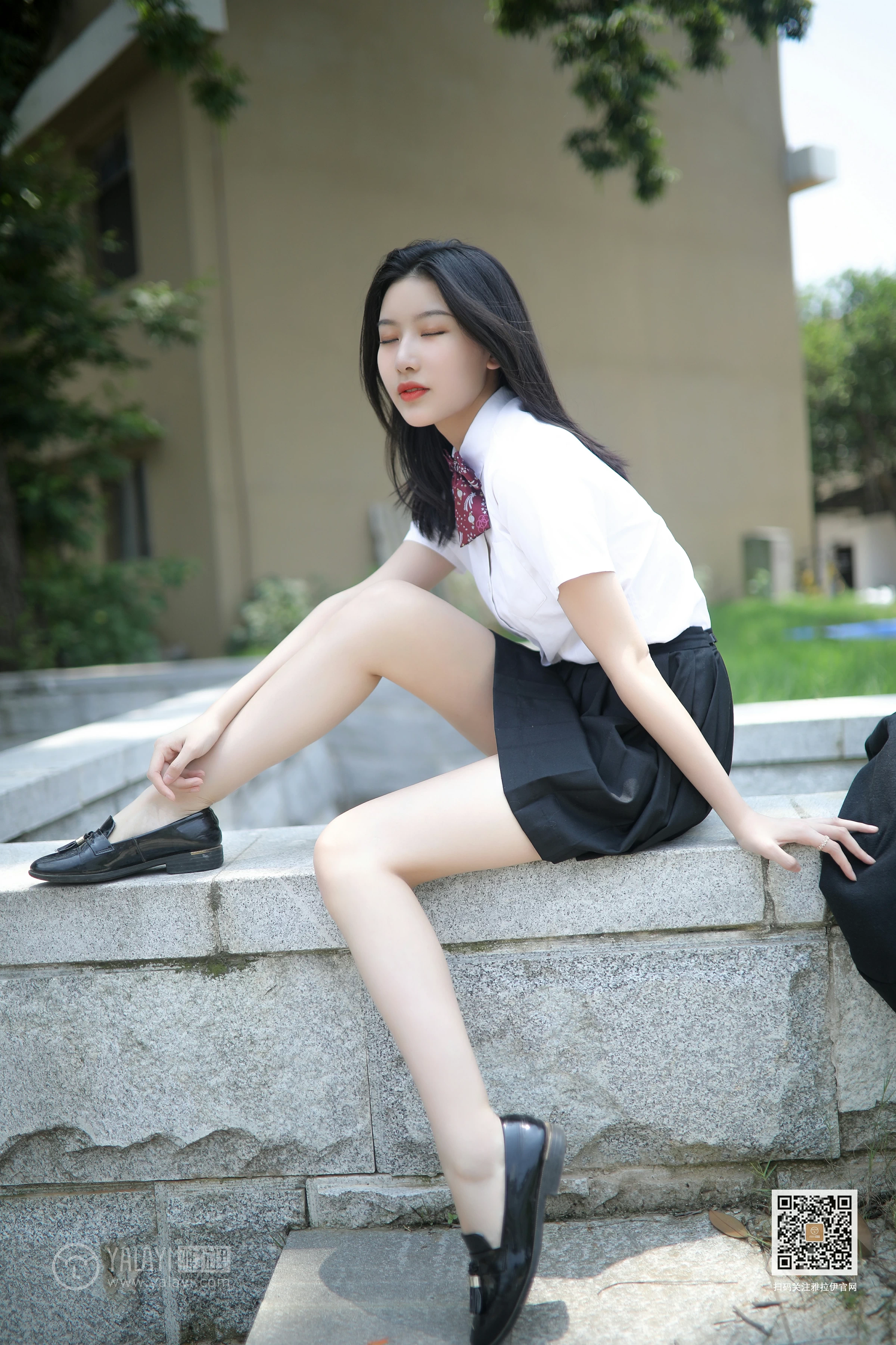 [YALAYI雅拉伊]No.387 毕业季 白璐 黑色高中女生制服与短裙加肉色丝袜美腿性感私房写真集第12张