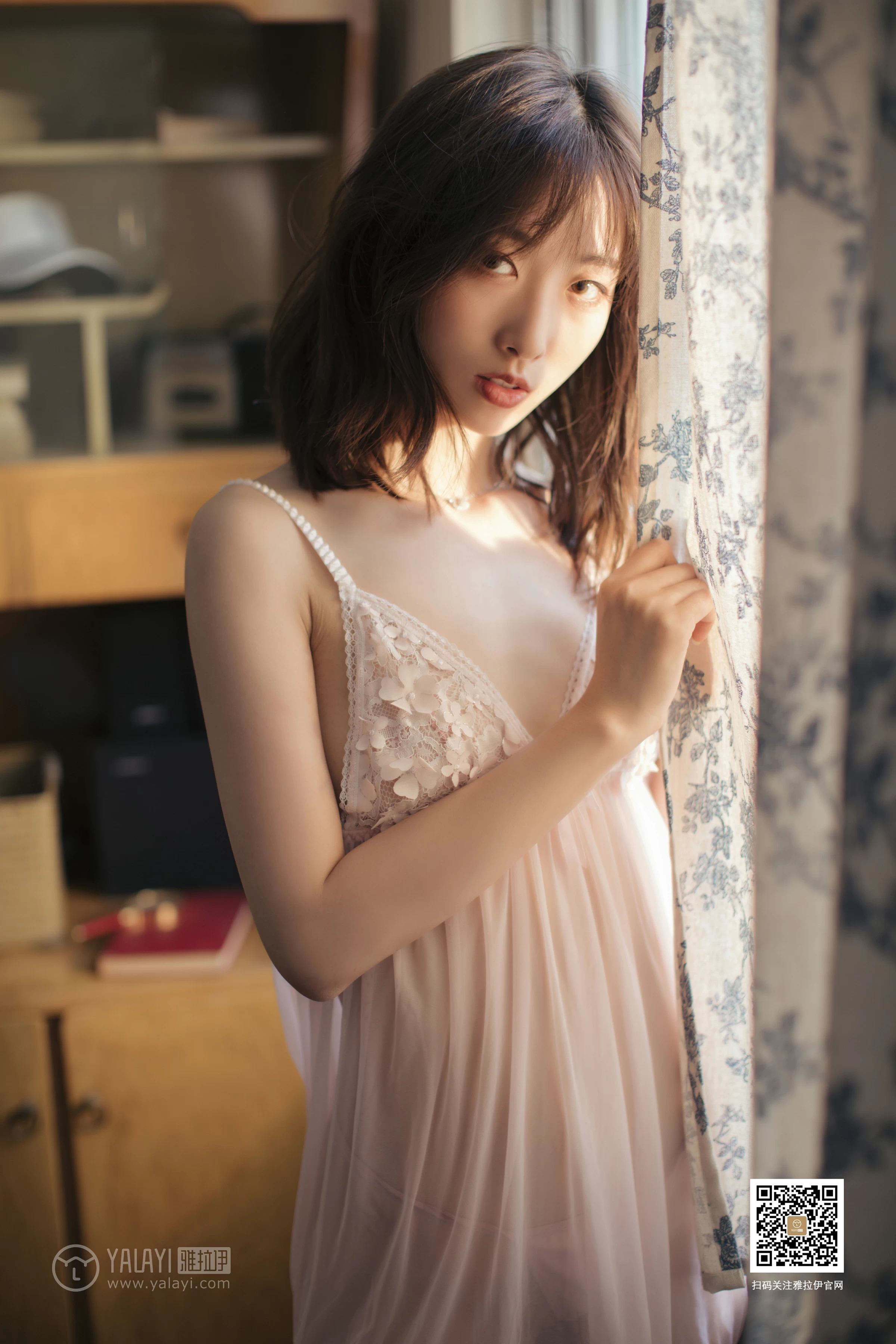[YALAYI雅拉伊]No.388 闺房记乐 佳佳 粉色透视吊带睡衣裙性感私房写真集第12张