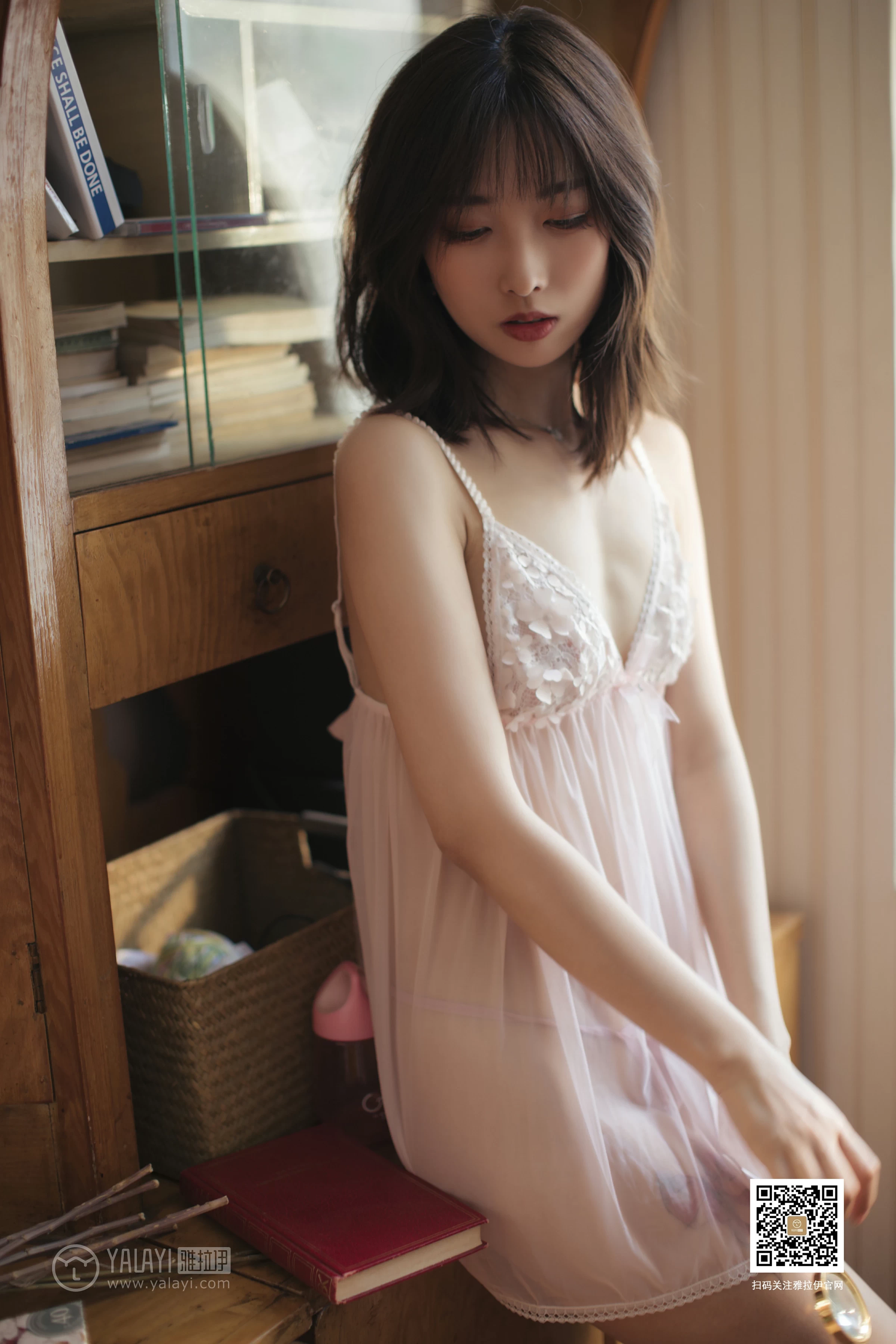 [YALAYI雅拉伊]No.388 闺房记乐 佳佳 粉色透视吊带睡衣裙性感私房写真集第18张