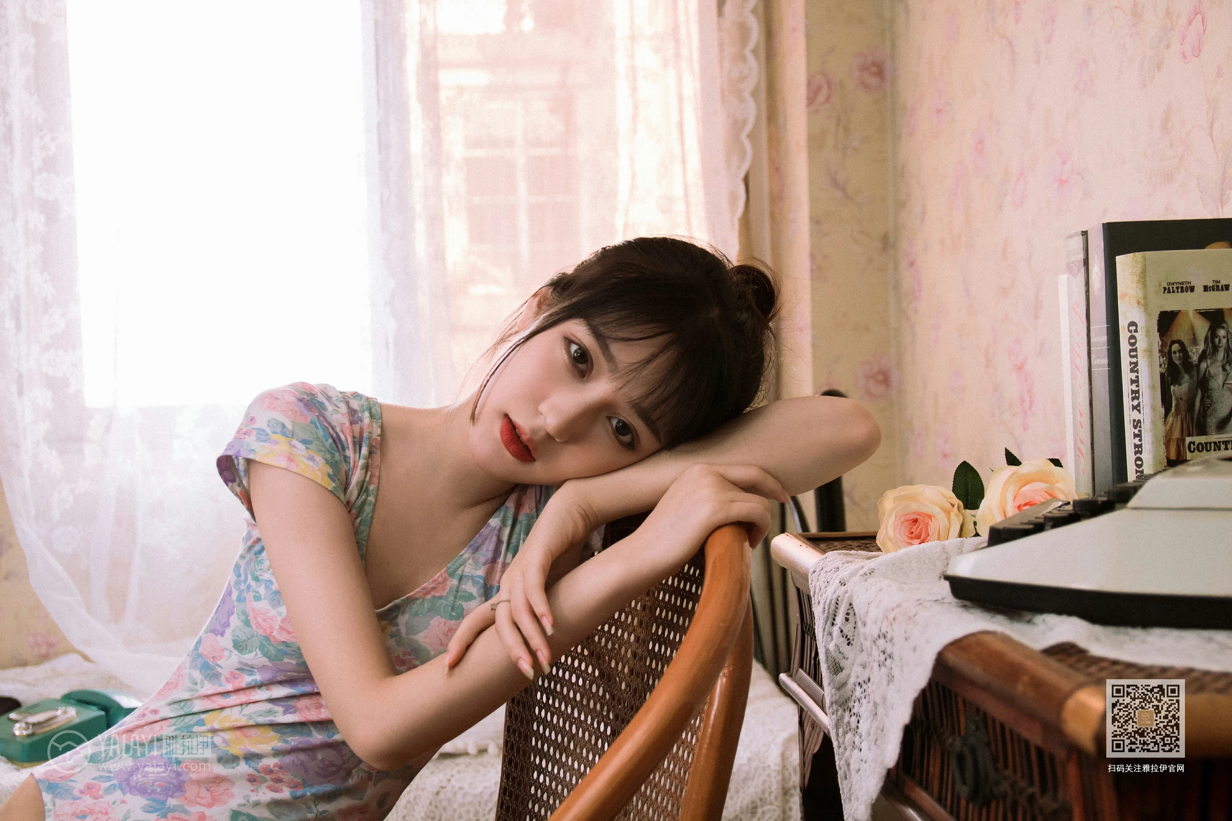 [YALAYI雅拉伊]Vol.433 复古情怀 卉卉 碎花连体衣居家性感私房写真集第5张