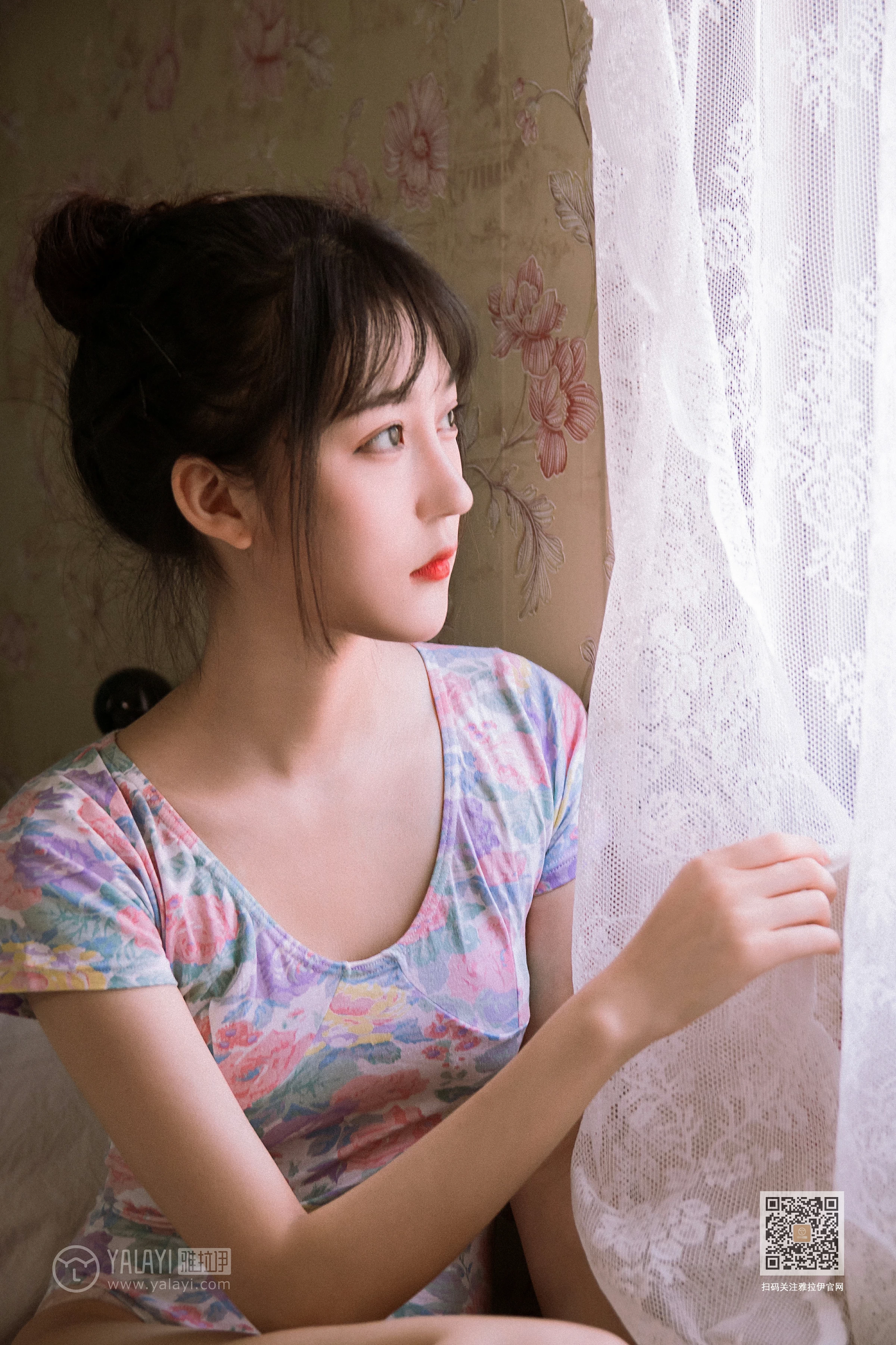 [YALAYI雅拉伊]Vol.433 复古情怀 卉卉 碎花连体衣居家性感私房写真集第8张