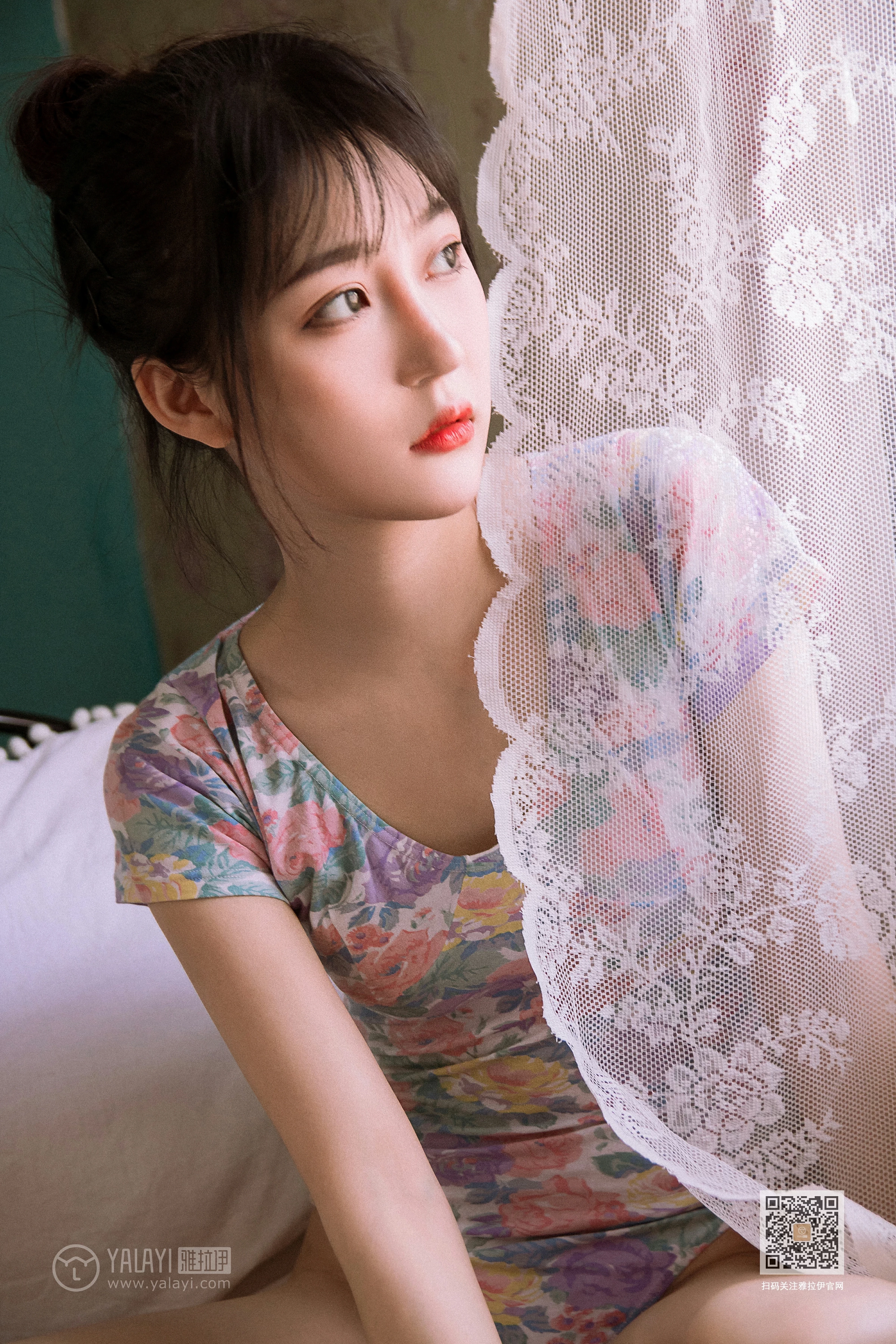 [YALAYI雅拉伊]Vol.433 复古情怀 卉卉 碎花连体衣居家性感私房写真集第9张