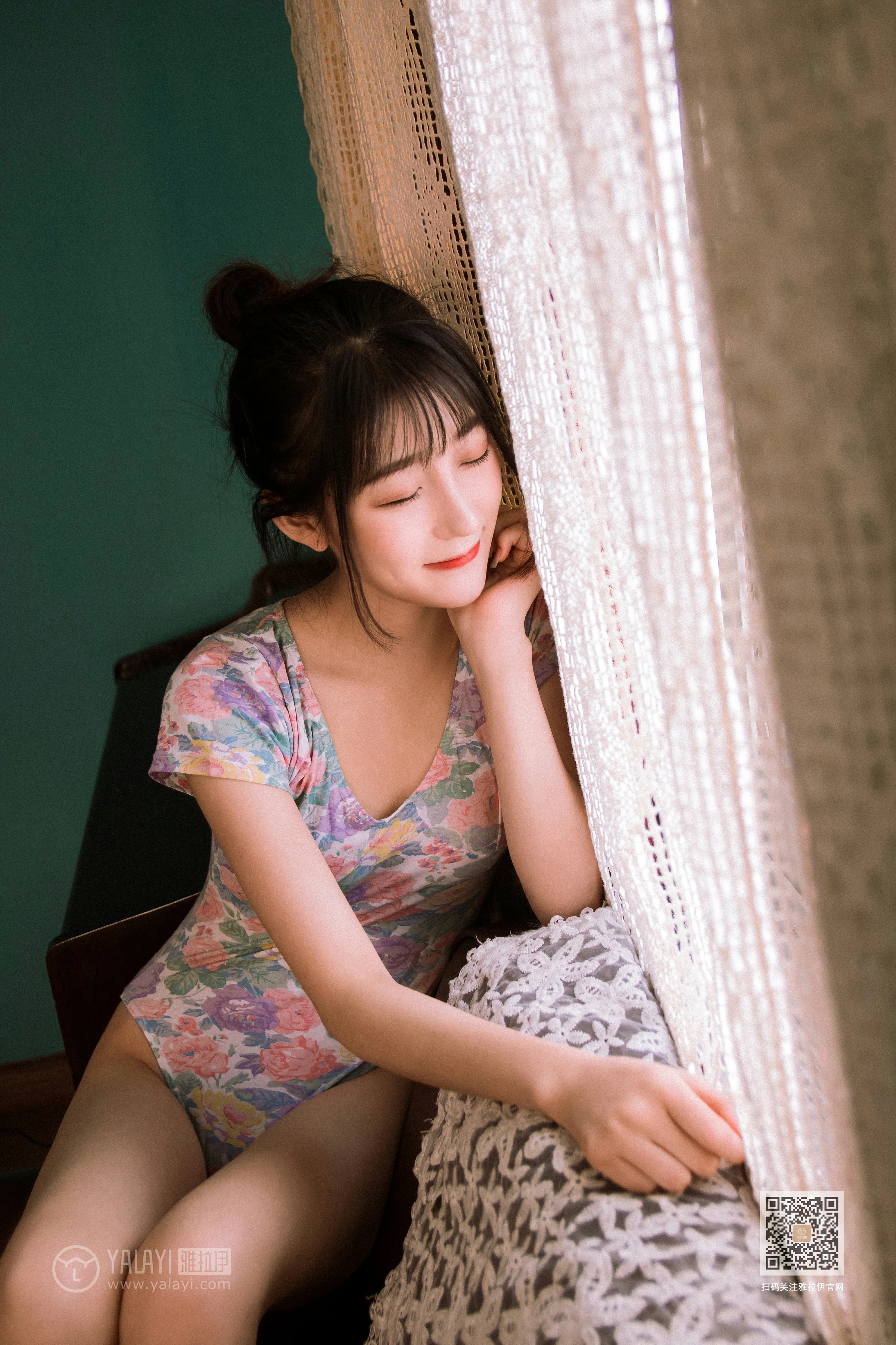 [YALAYI雅拉伊]Vol.433 复古情怀 卉卉 碎花连体衣居家性感私房写真集第14张