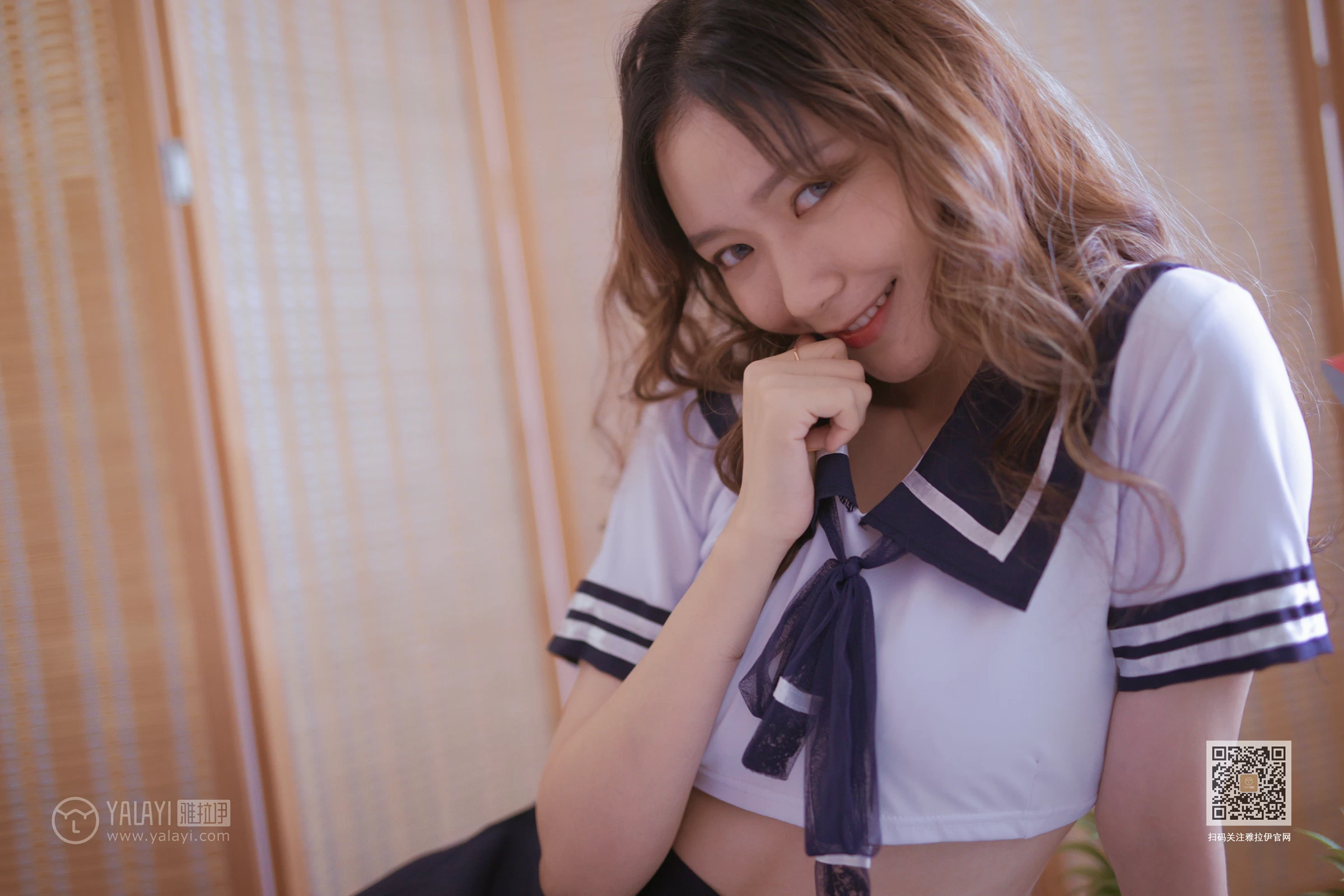 [YALAYI雅拉伊]Vol.438 美女与水手服 晓琳 情趣制服加短裙性感私房写真集第2张