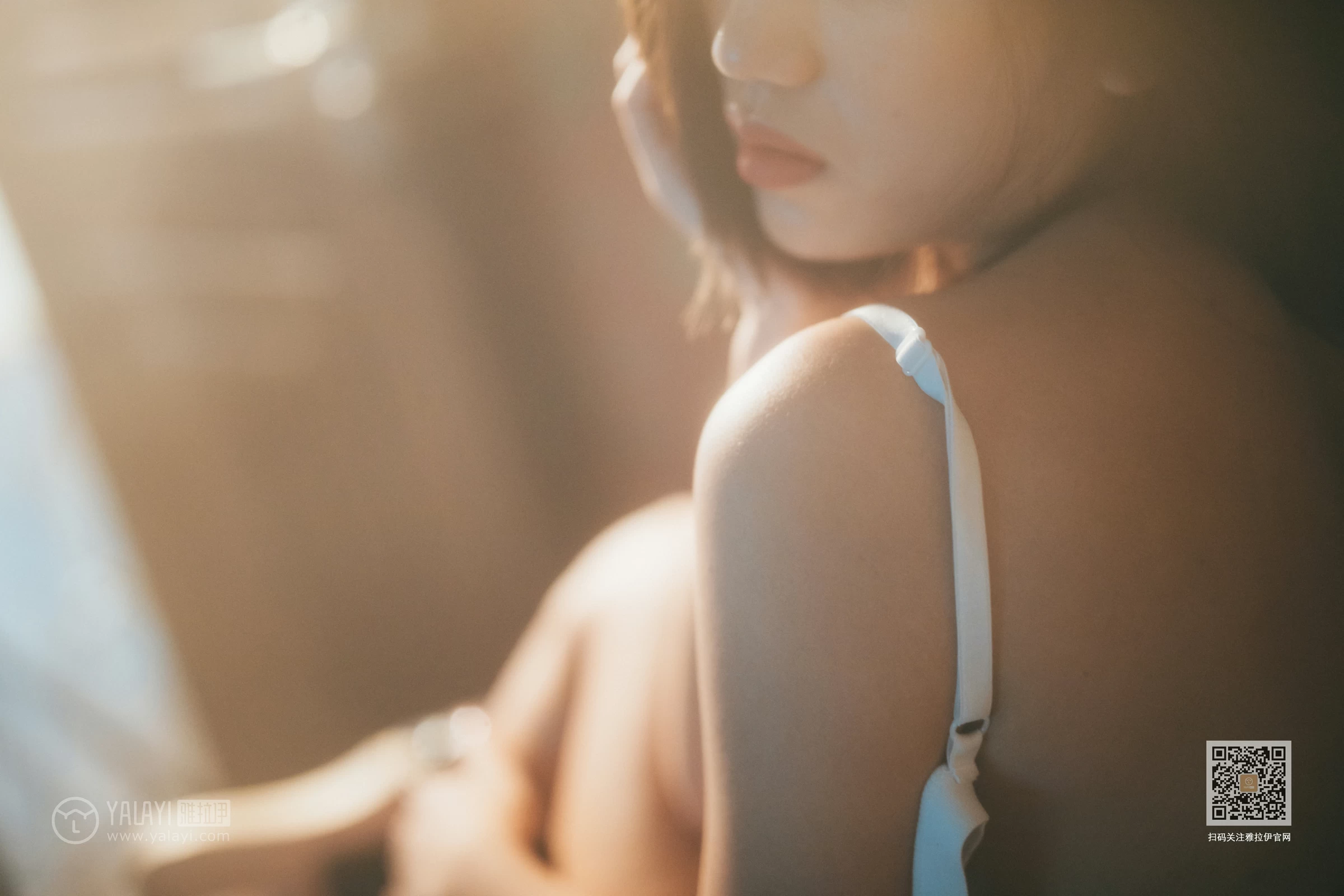 [YALAYI雅拉伊]Vol.442 空房间 小小 白色透视衬衫加白色蕾丝内衣性感私房写真集第17张