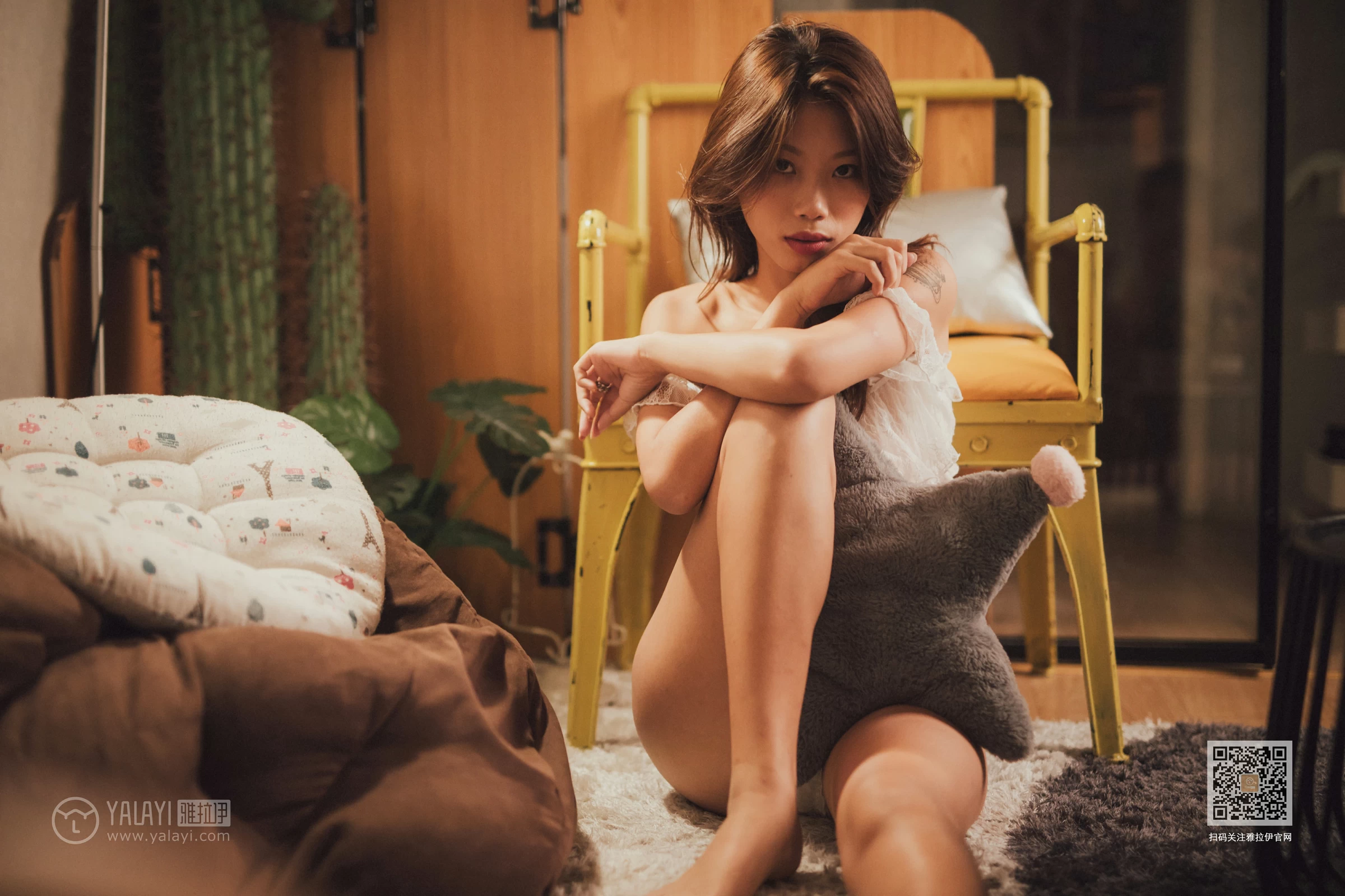 [YALAYI雅拉伊]Vol.481 居家女友 静初 白色透视情趣内衣性感私房写真集第5张