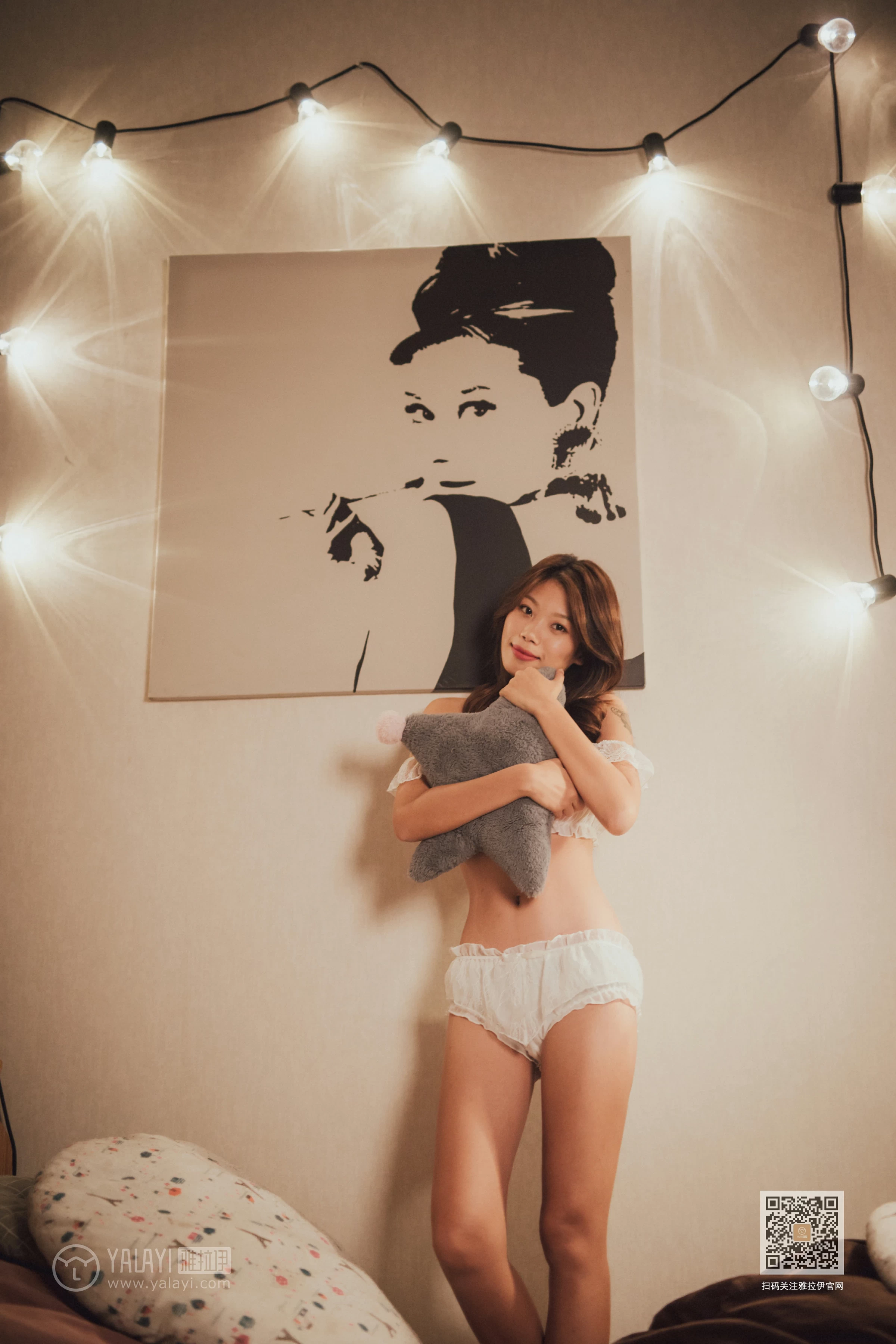 [YALAYI雅拉伊]Vol.481 居家女友 静初 白色透视情趣内衣性感私房写真集第9张