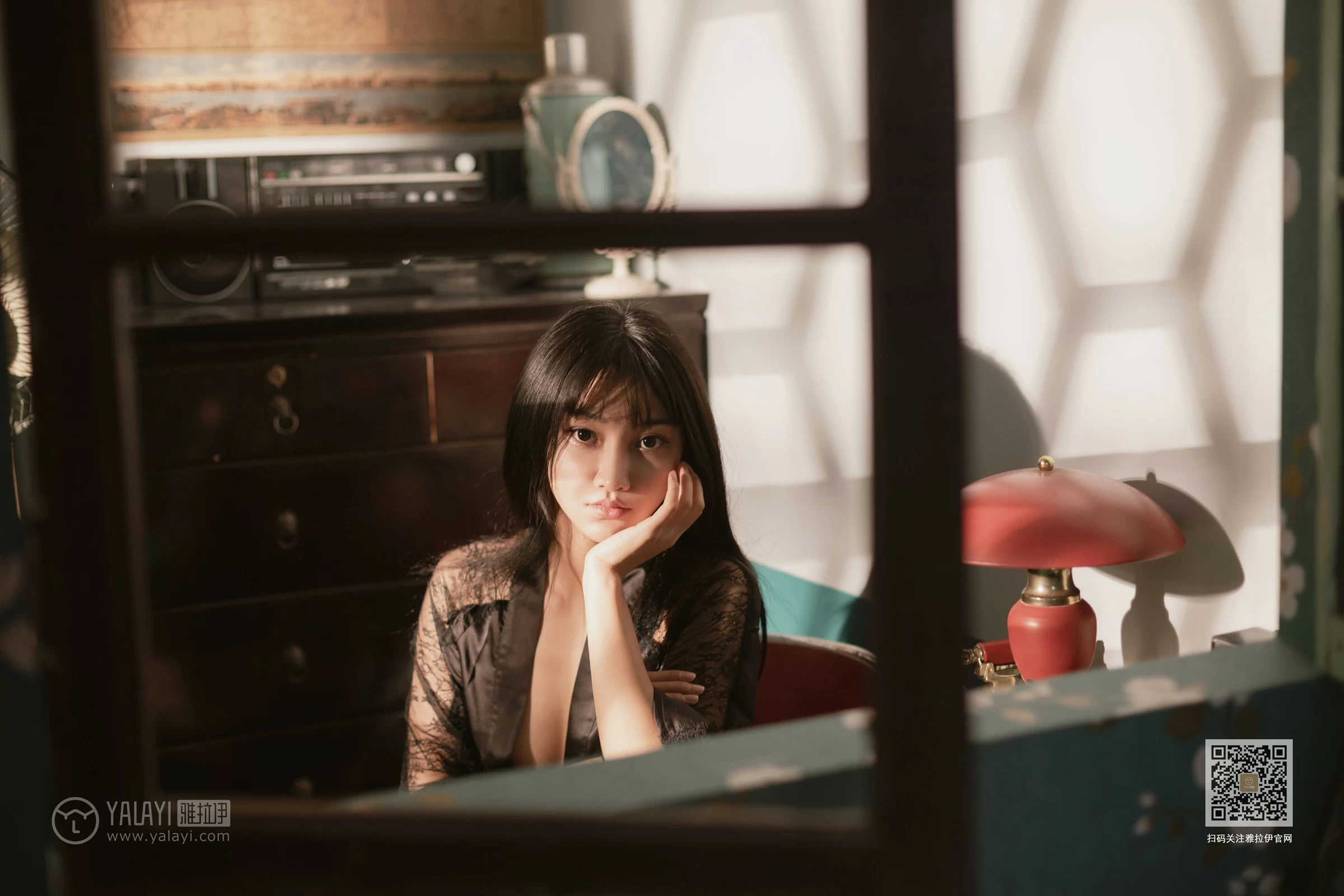 [YALAYI雅拉伊]Vol.494 帘卷美人绰态 韩熙 黑色透视睡衣性感私房写真集第15张