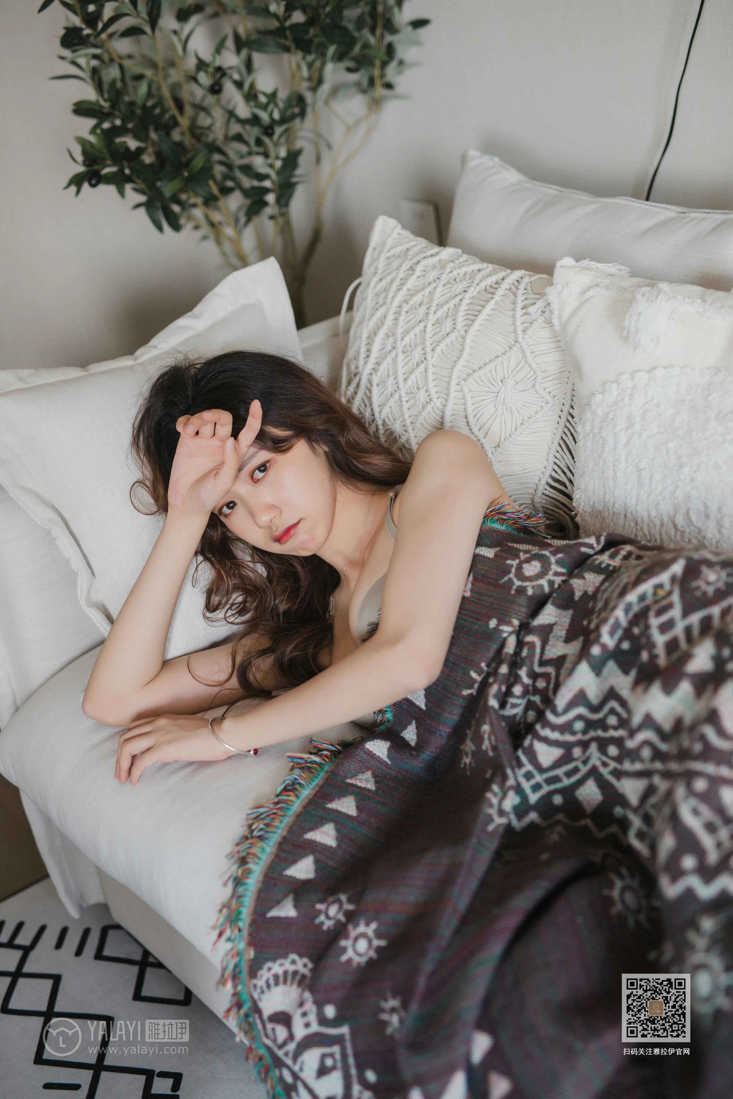 [YALAYI雅拉伊]Vol.496 想你的呵护 晓琳 灰色性感内衣居家私房写真集第13张