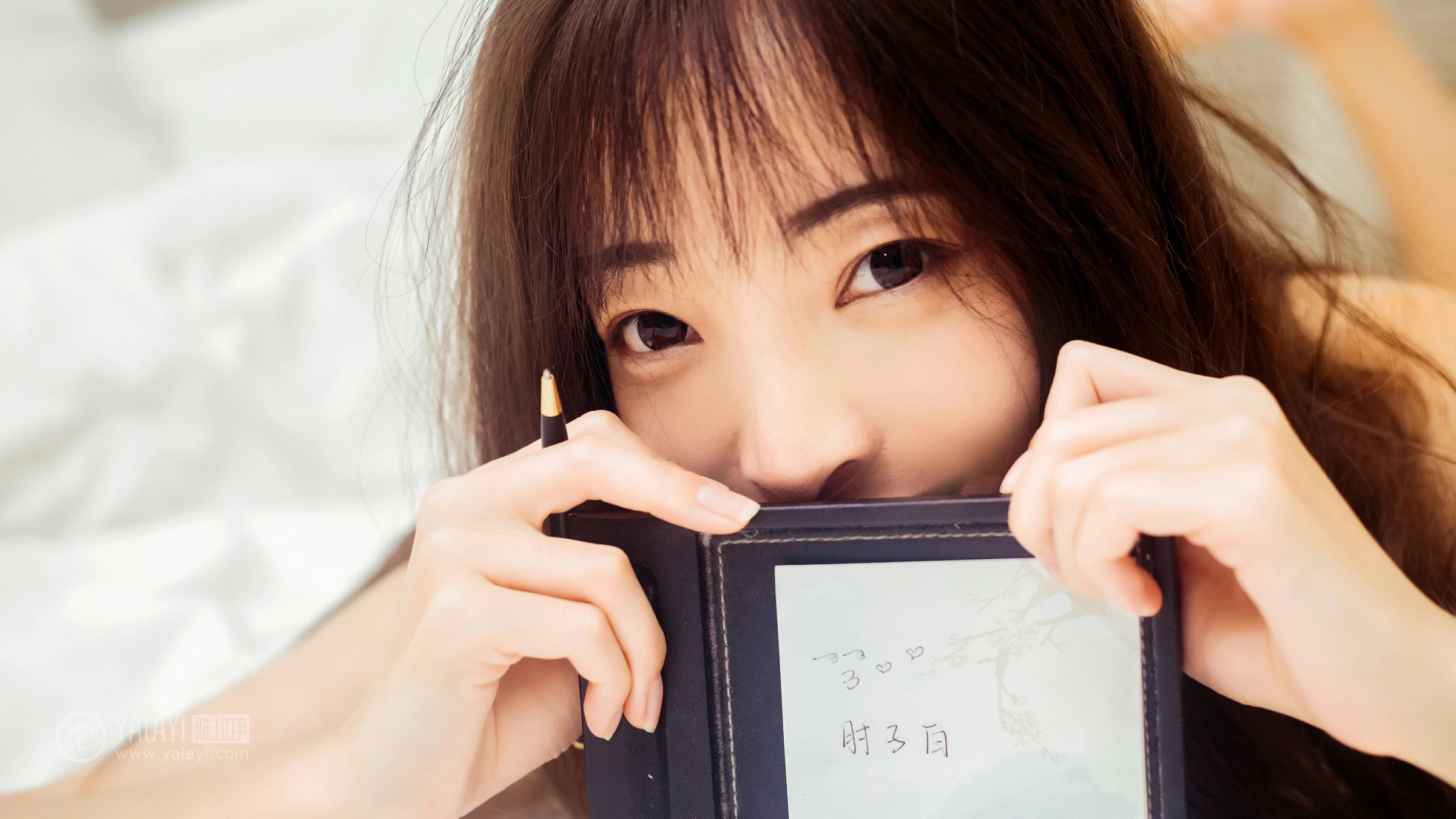 [YALAYI雅拉伊]Vol.508 愉快的一晚 小雪 白色吊带蕾丝睡衣裙性感私房写真集第7张