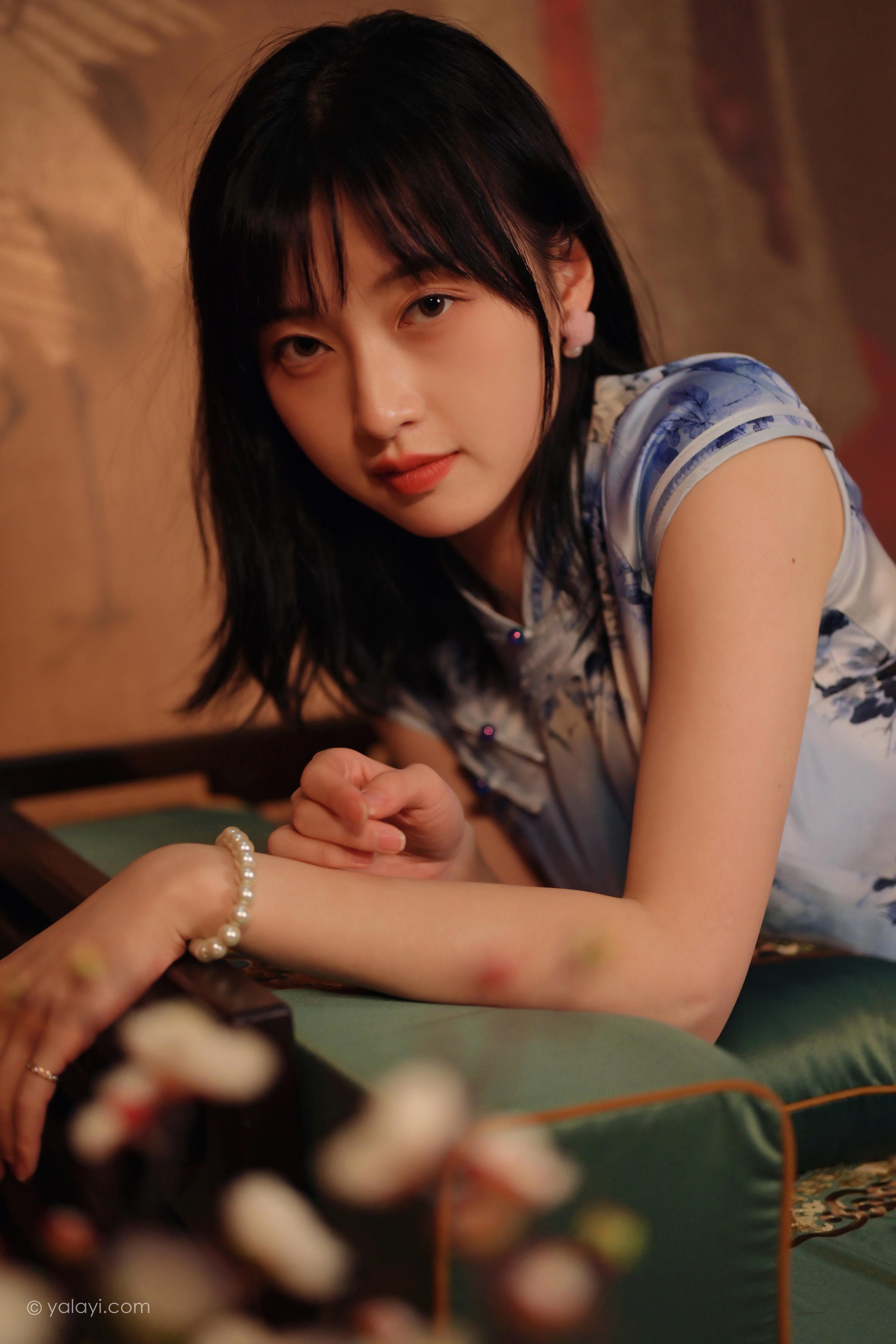 [YALAYI雅拉伊]2022.03.18 绝代芳华 京京 银色无袖旗袍民国风优雅写真集第8张