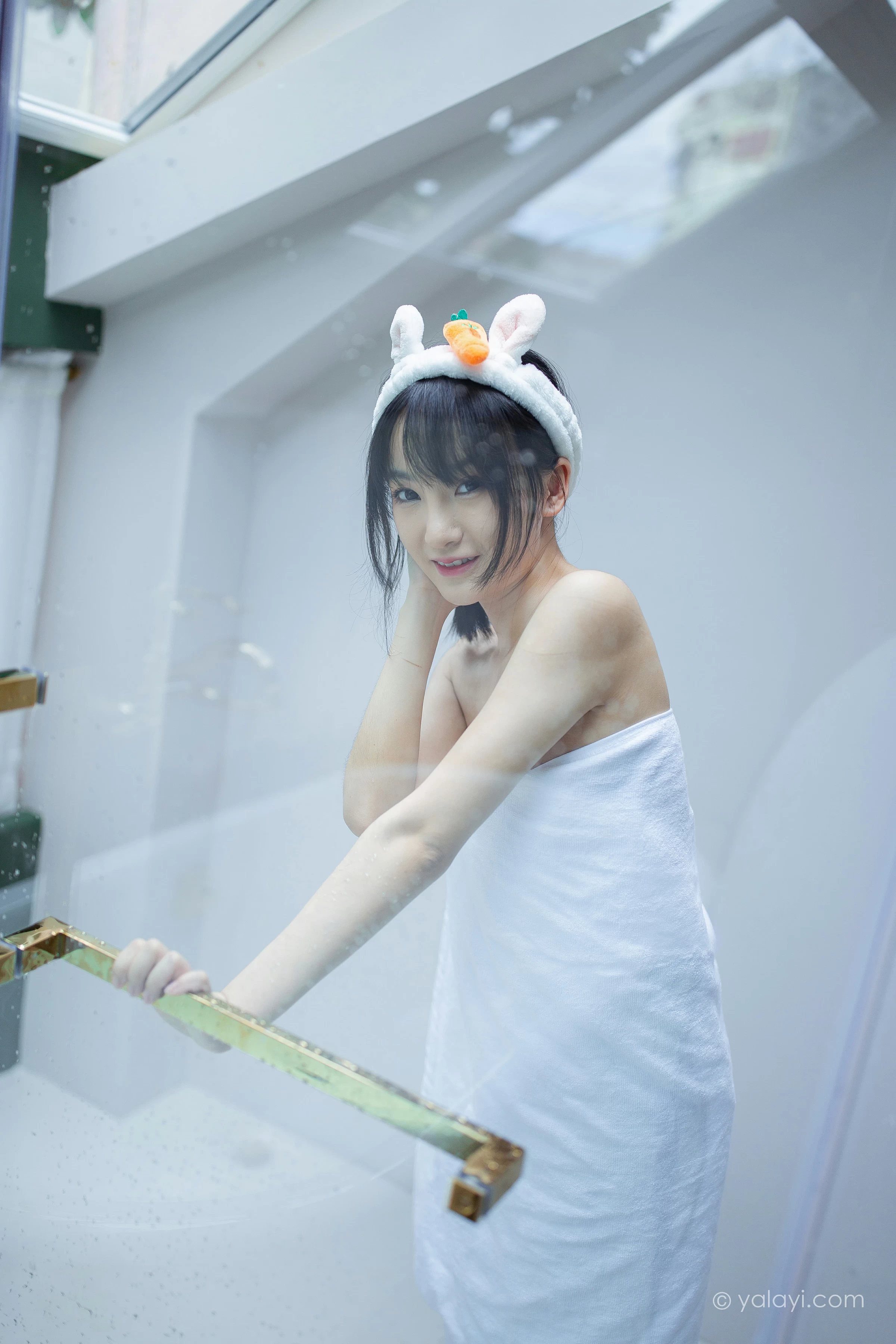 [YALAYI雅拉伊]NO.684 《清凉一夏》 落落 白色浴袍性感私房写真集第5张