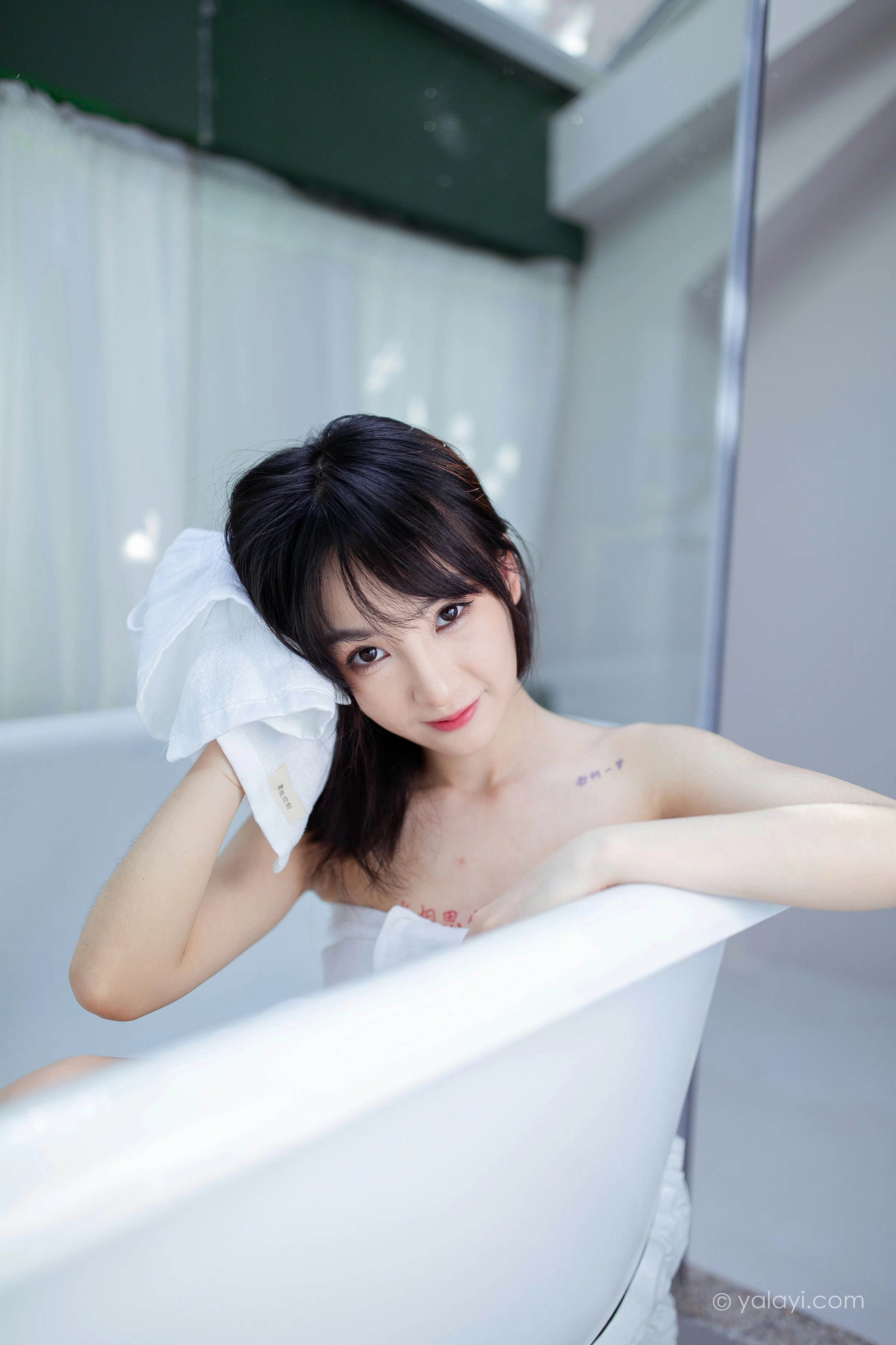 [YALAYI雅拉伊]NO.684 《清凉一夏》 落落 白色浴袍性感私房写真集第9张