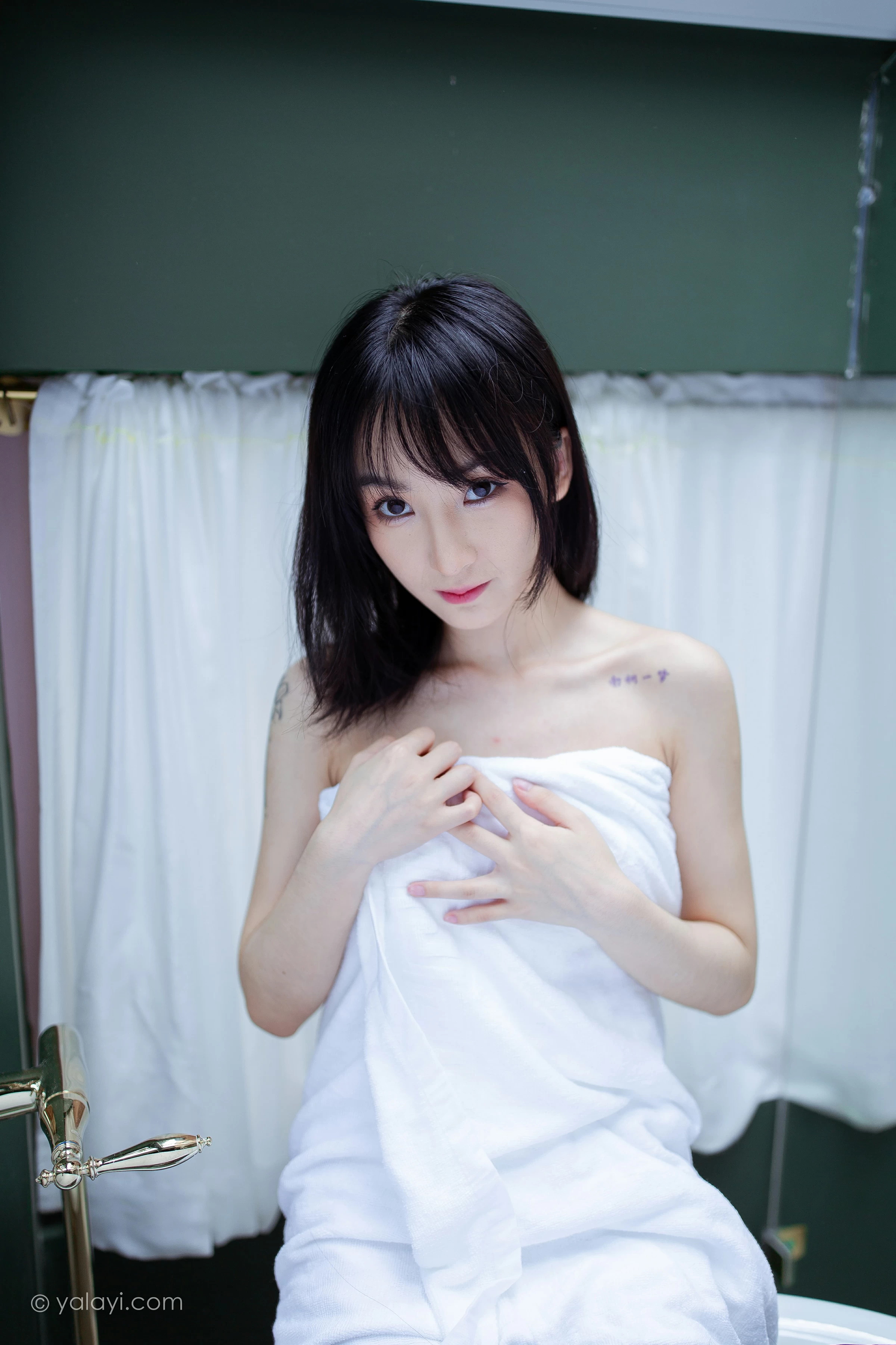 [YALAYI雅拉伊]NO.684 《清凉一夏》 落落 白色浴袍性感私房写真集第13张