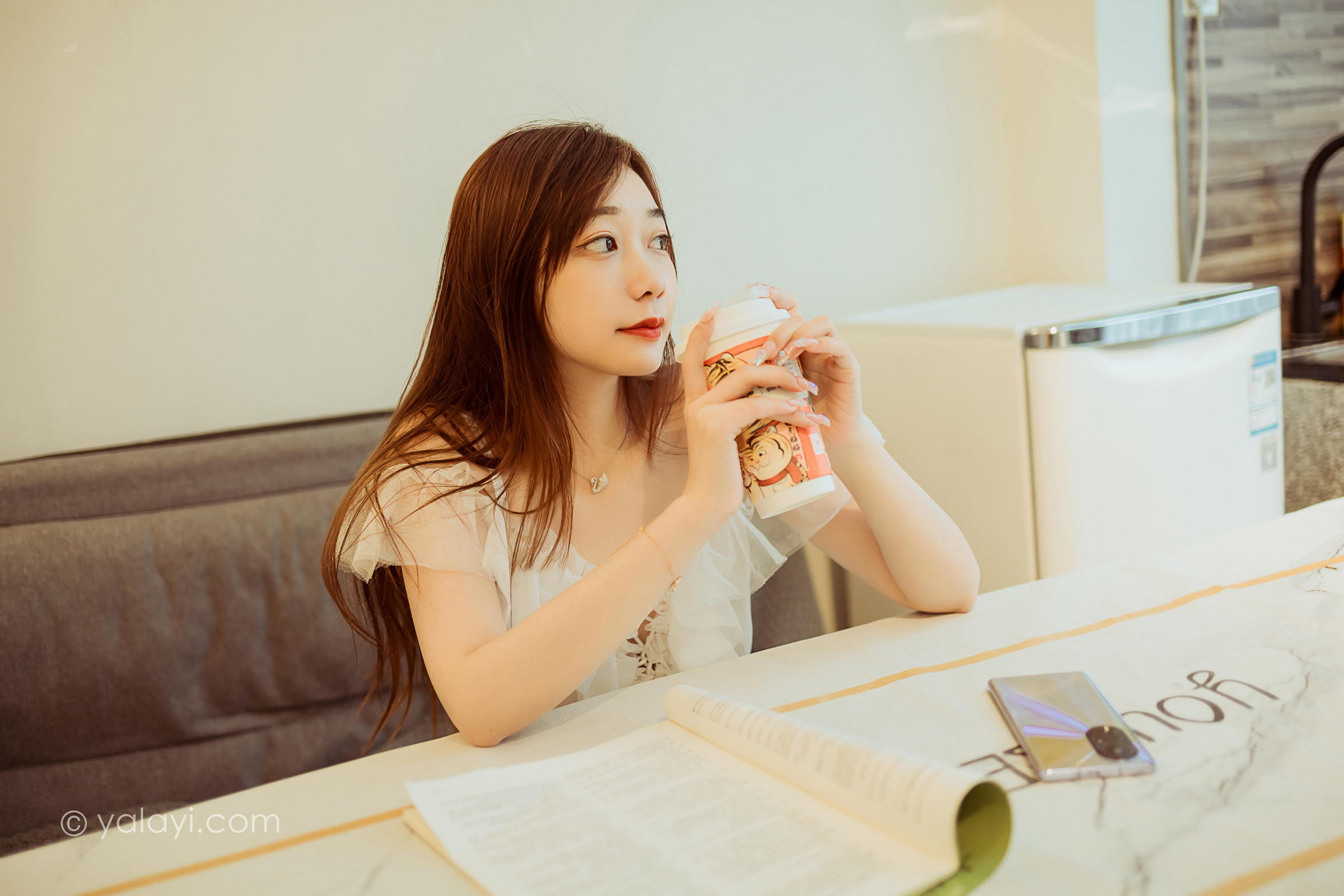 [YALAYI雅拉伊]2022.03.25 梦中情人 夜夜 白色吊带透视连衣裙居家性感写真集第7张