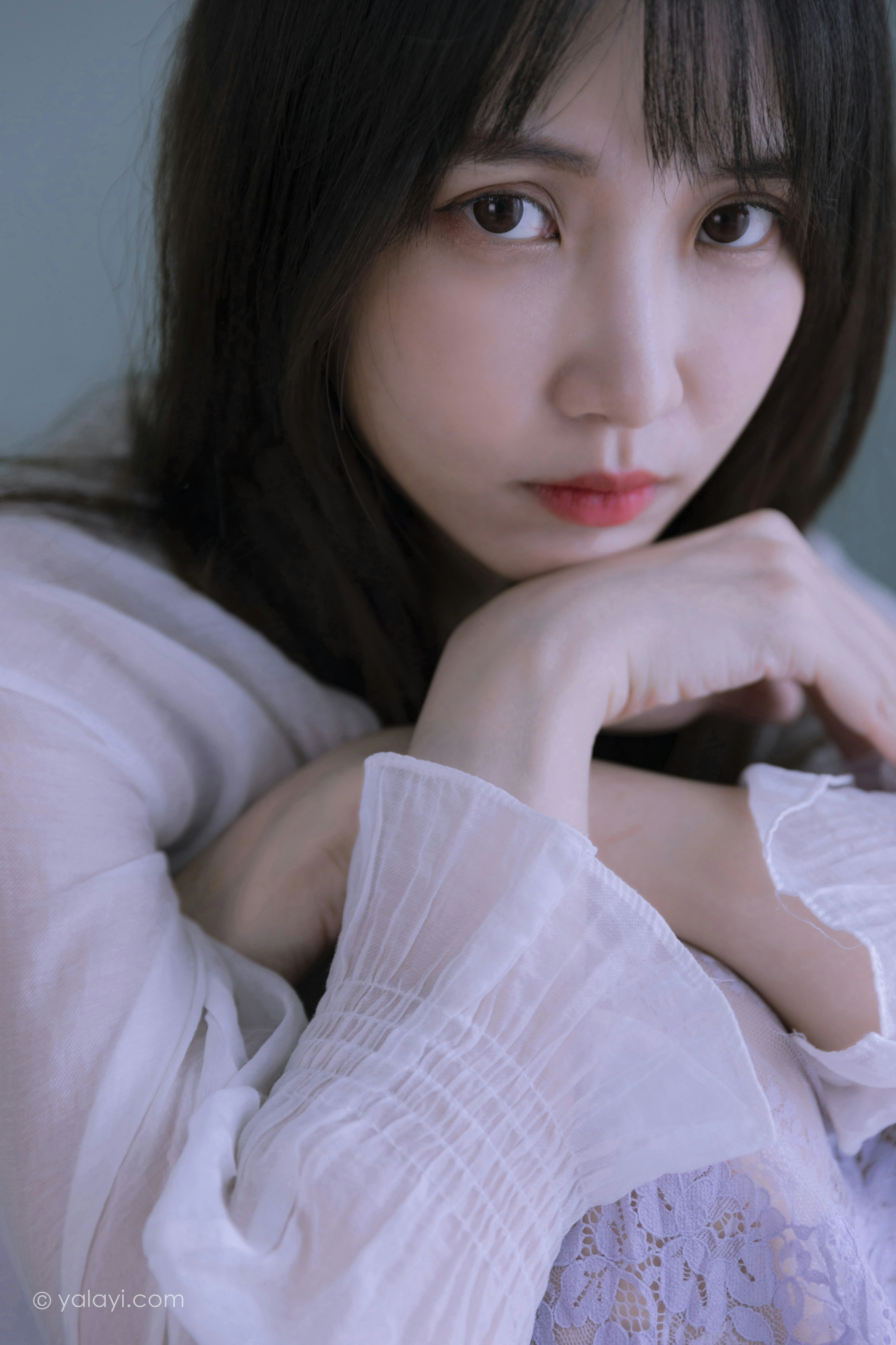 [YALAYI雅拉伊]NO.811 紫色的早晨 妍妍 白色透视蕾丝连衣裙居家私房写真集第6张